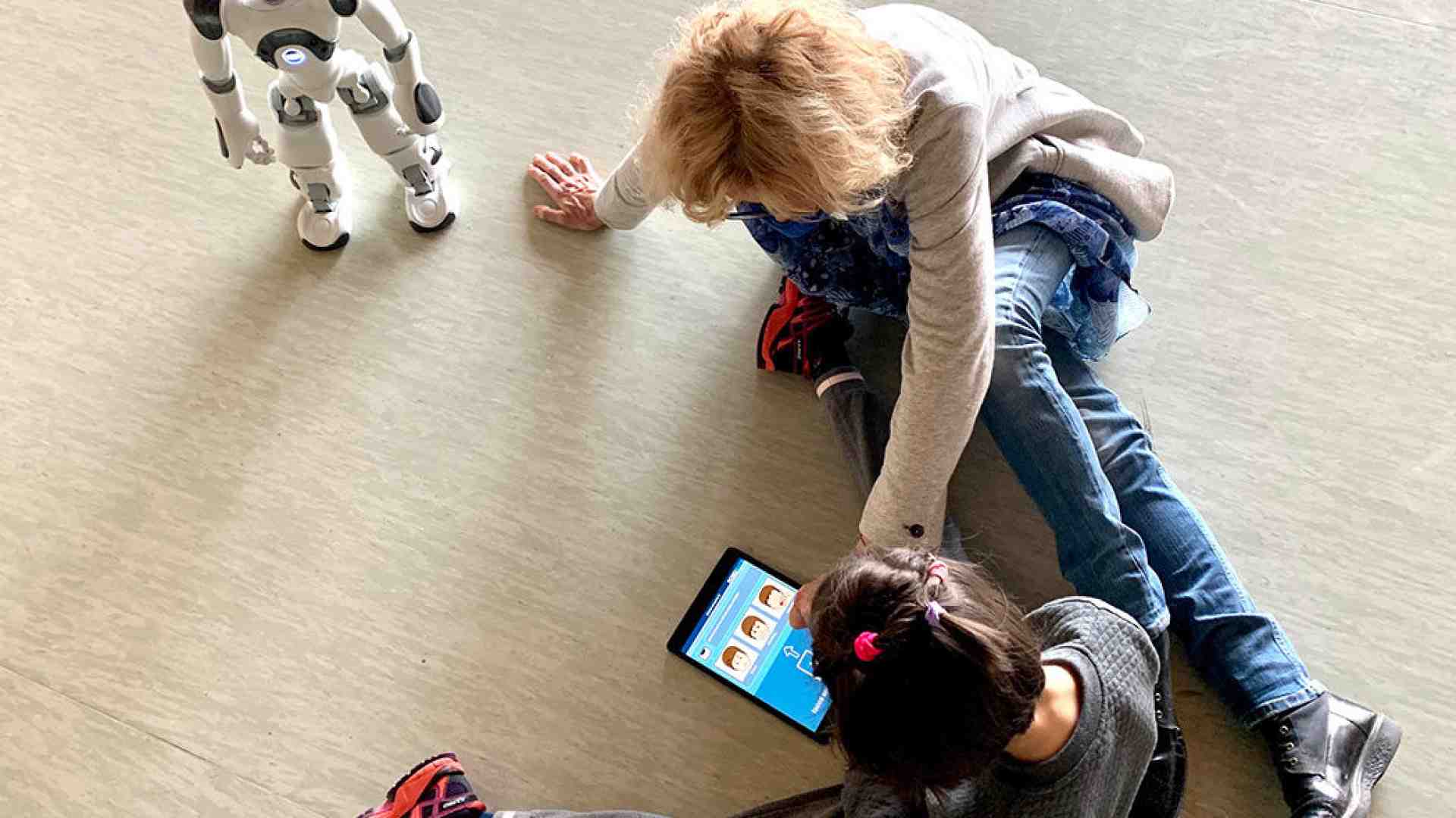 Immagine di Bosco Chiesanuova. Un robot aiuta gli studenti autistici