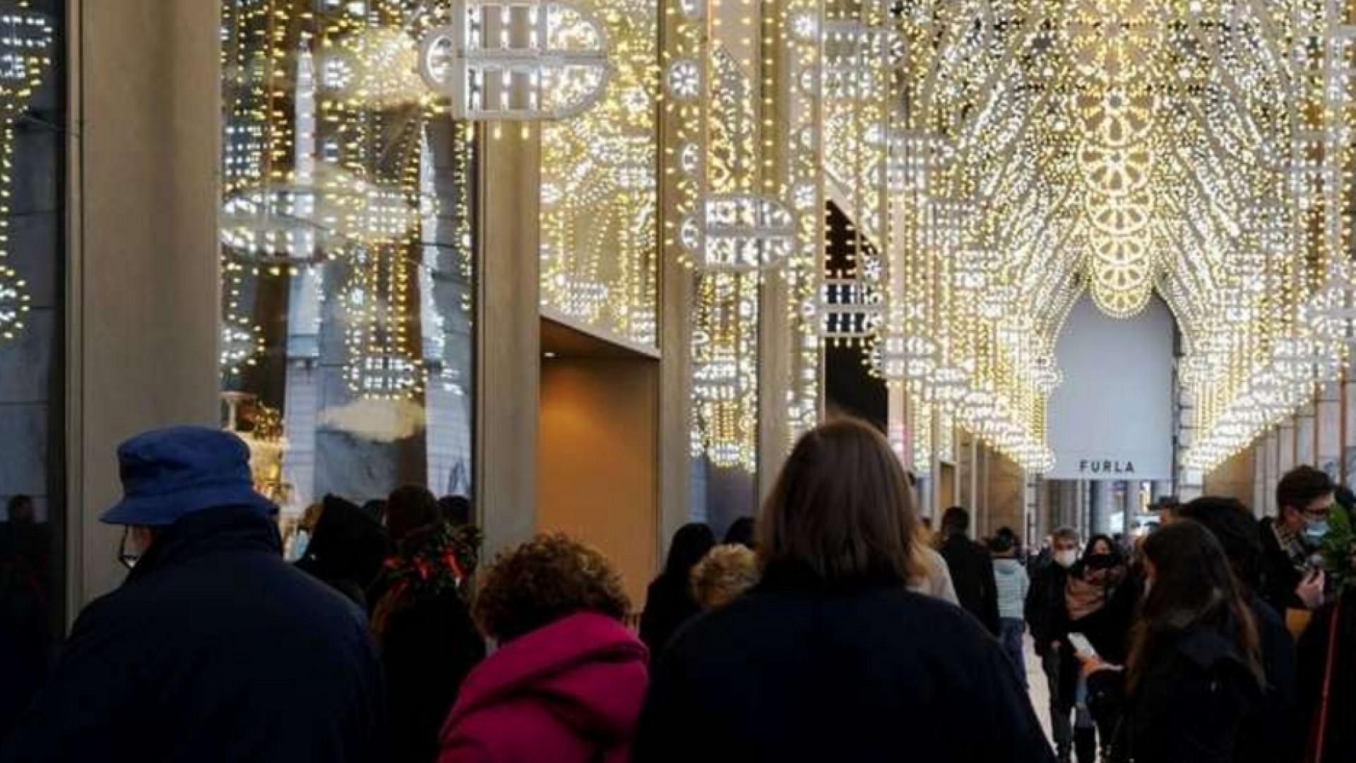 Immagine di Conte firma il Dpcm. Stretta sulle feste di Natale (IL TESTO)