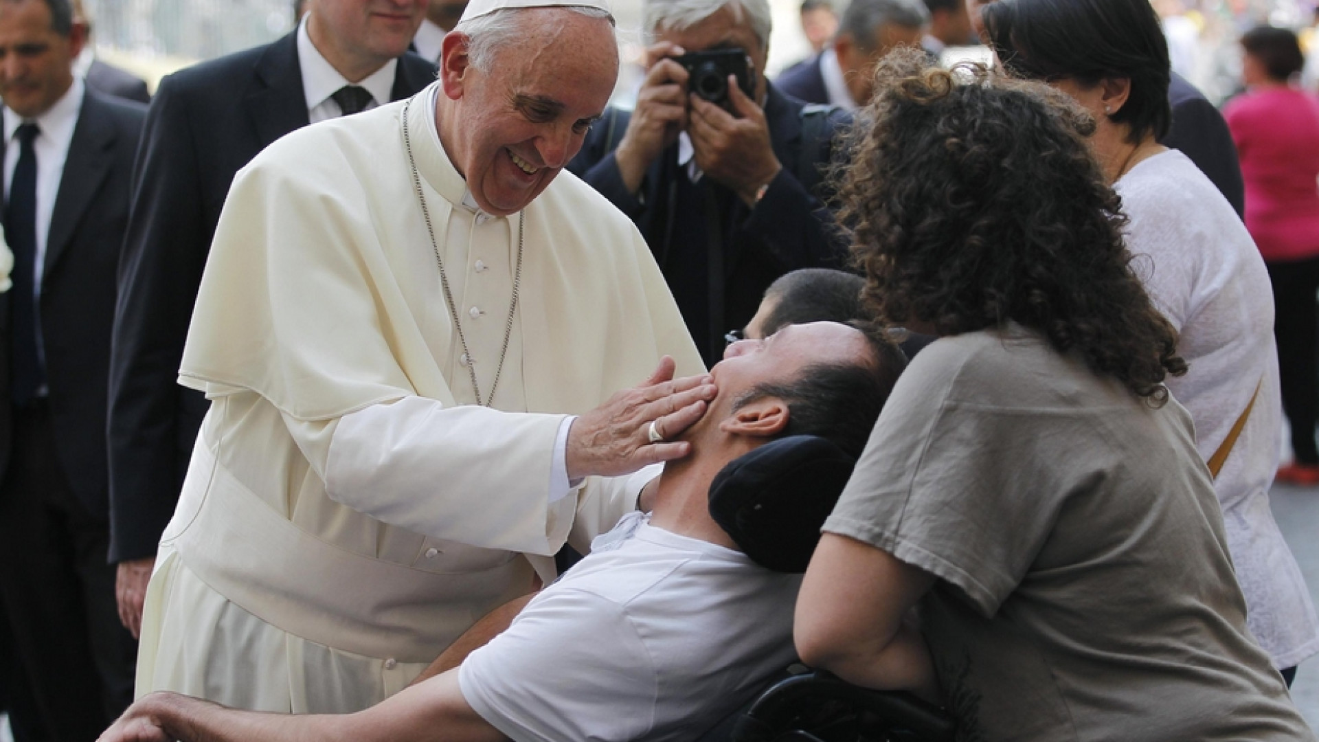 Immagine di Papa Francesco: la fragilità appartiene a tutti