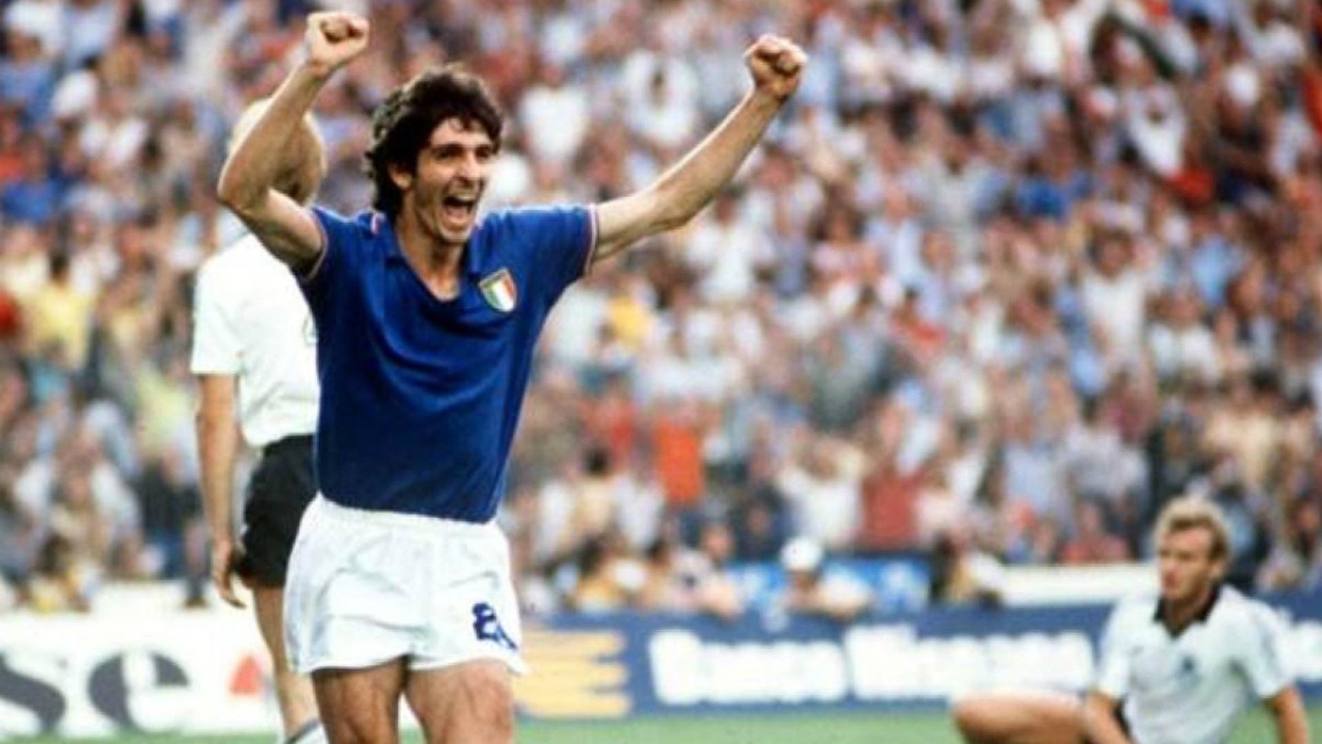 Immagine di Paolo Rossi, l’attaccante “di rapina” che fece piangere il Brasile e trascinò l’Italia al trionfo, facendoci sentire tutti campioni