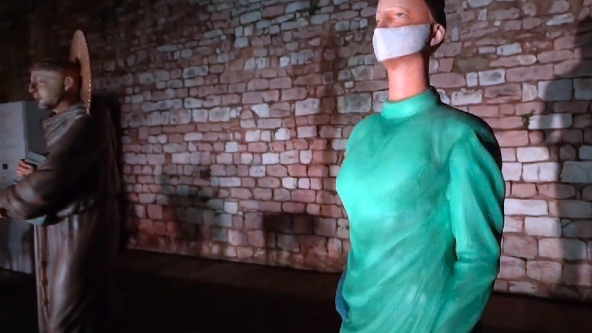 Immagine di Nel presepe di Assisi anche la statua che riproduce un'infermiera
