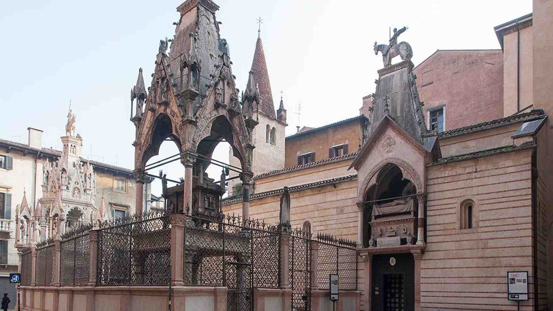 Immagine di Santa Maria Antica. Un nuovo sussidio per conoscere le bellezze artistiche della chiesa