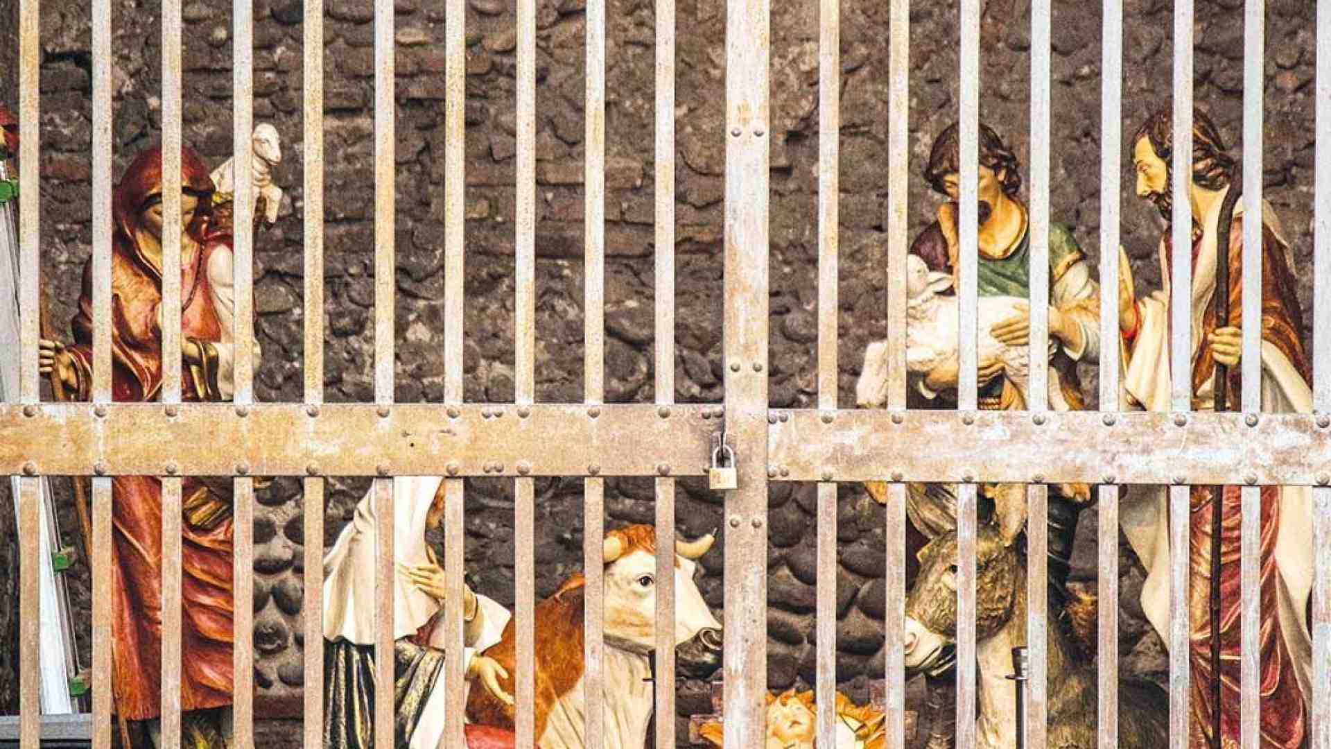 Immagine di Natale al tempo del Covid tra prudenza e restrizioni