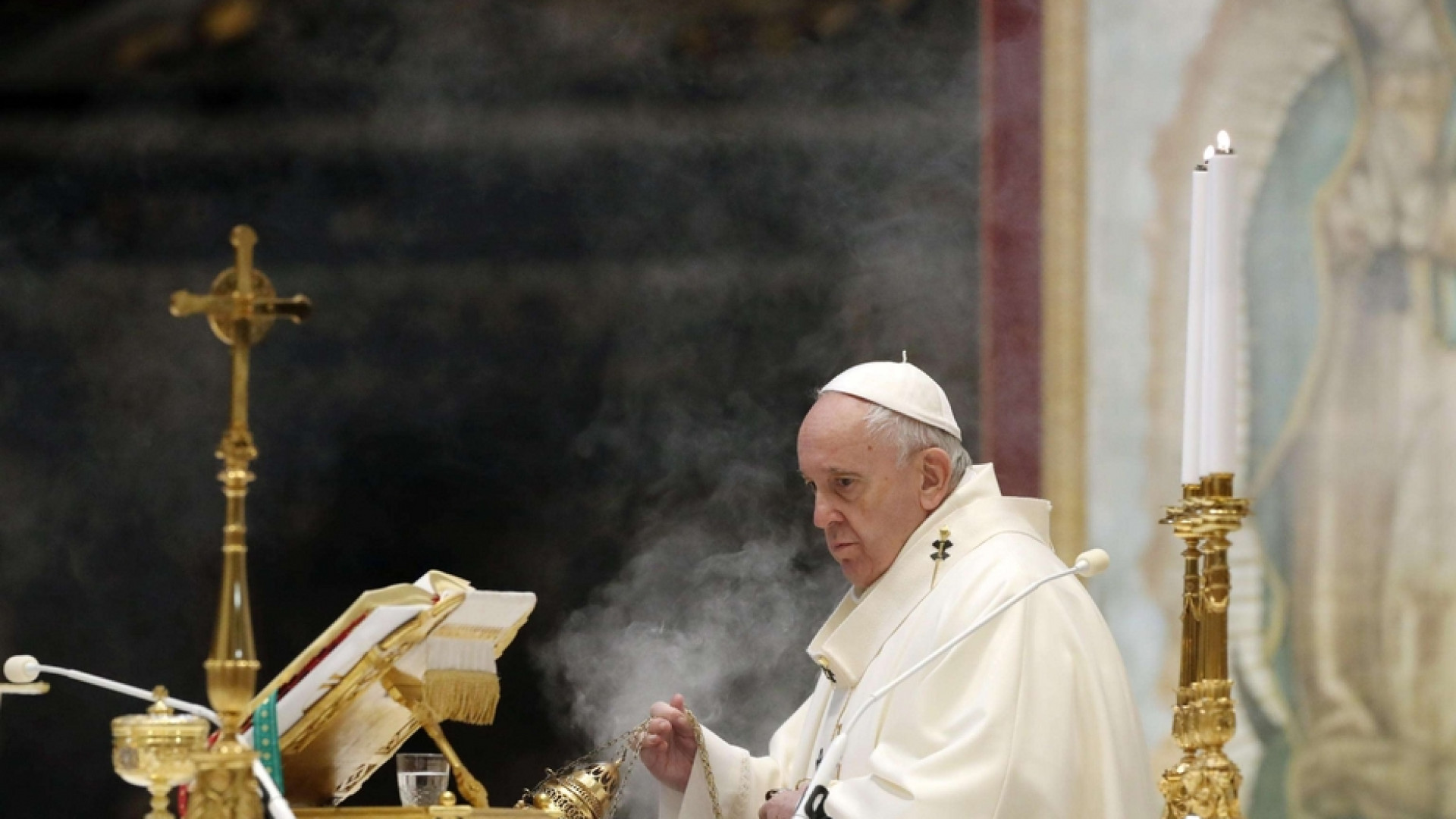 Immagine di Il Papa: lo stile di Dio è benedire, donarsi