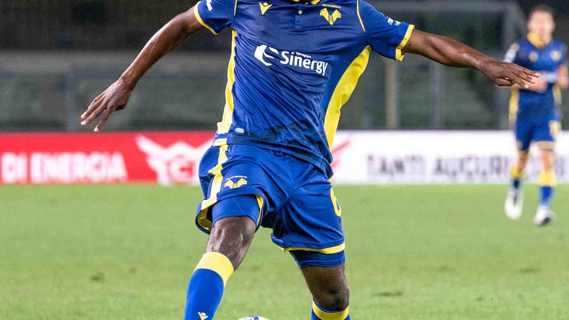 Immagine di Il Verona sbanca l'Olimpico: 2-1 sulla Lazio