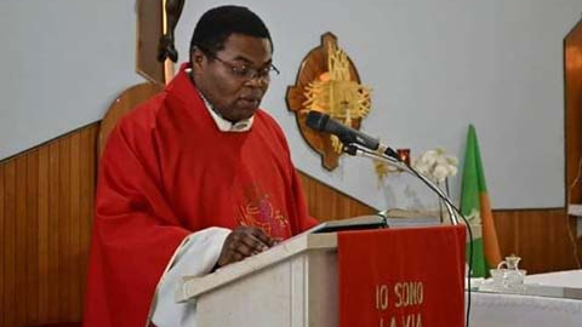 Immagine di Covid, altri 15 preti morti nelle diocesi italiane. C'è il primo africano