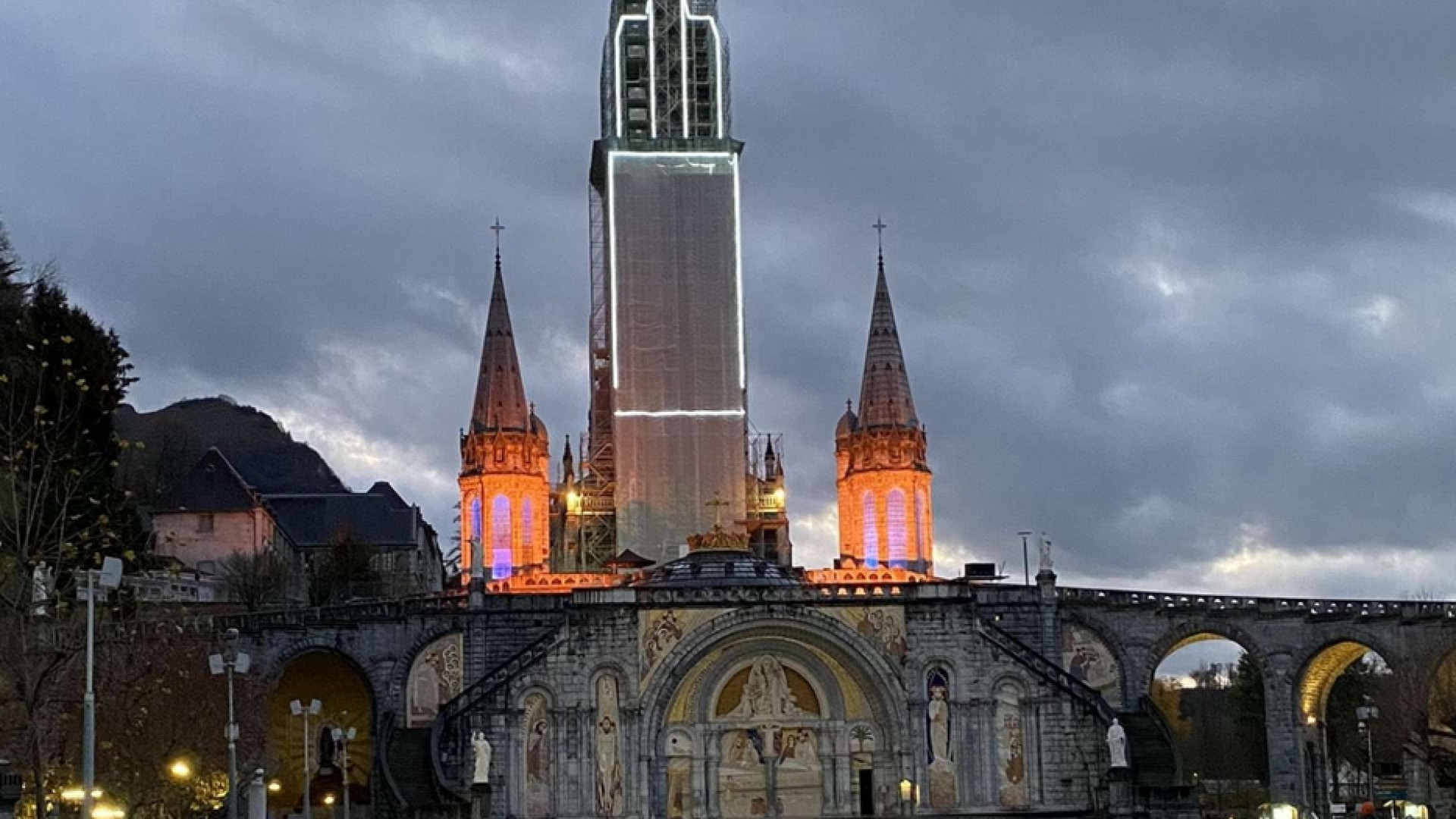 Immagine di Santuario di Lourdes: l'Avvento vissuto sui social