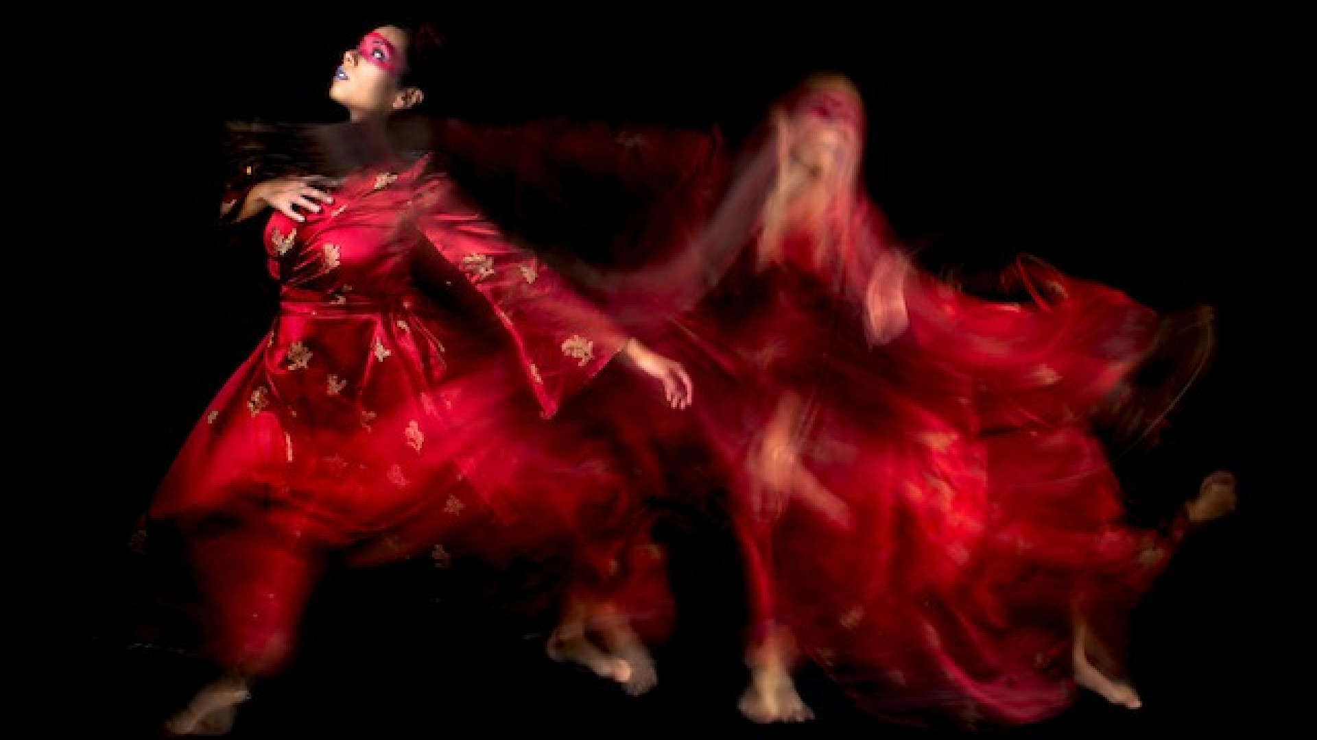 Immagine di “Dancing With Ghosts”
