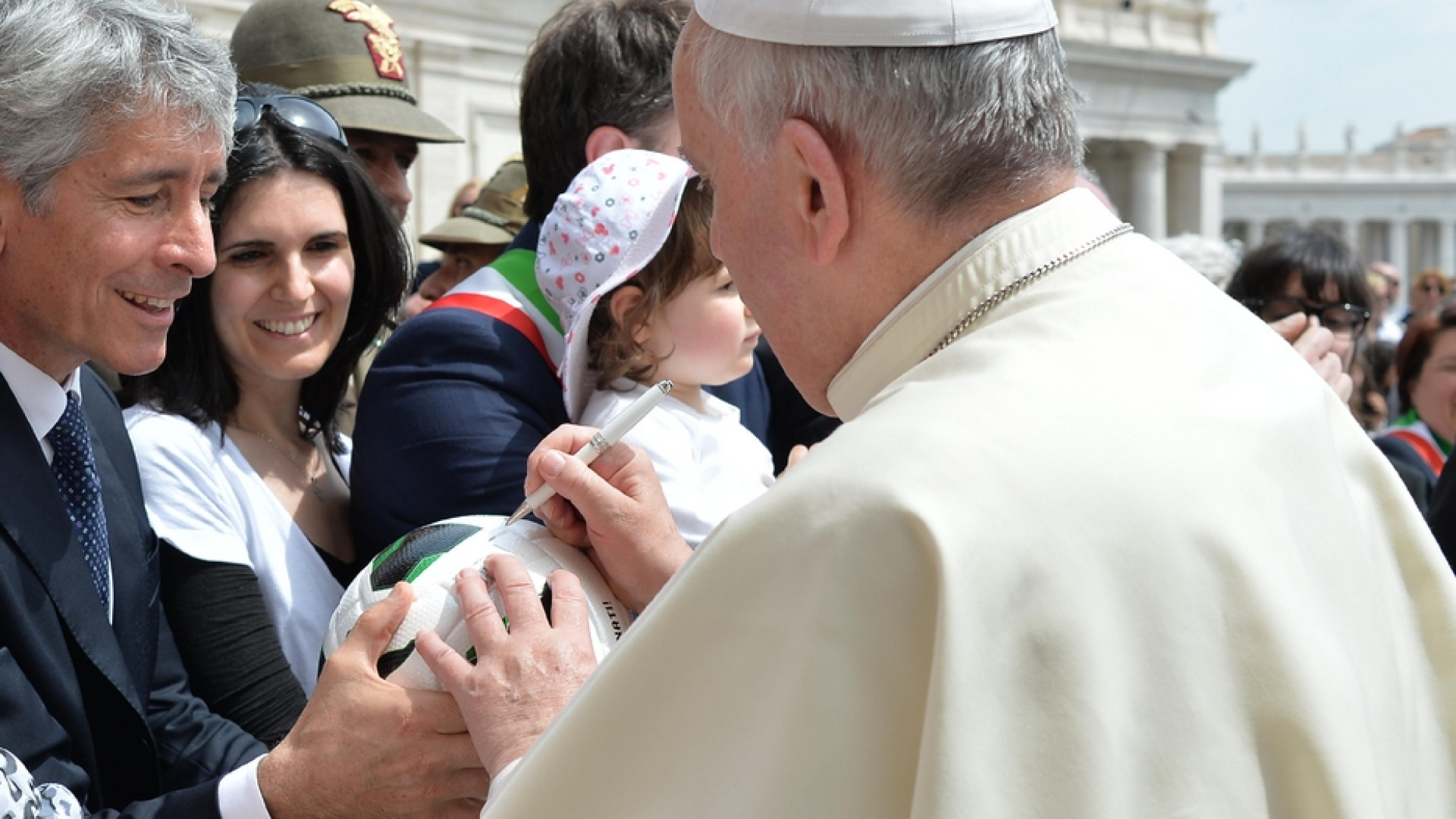 Immagine di Papa Francesco: io, il calcio e il mio pallone di stracci in Argentina...