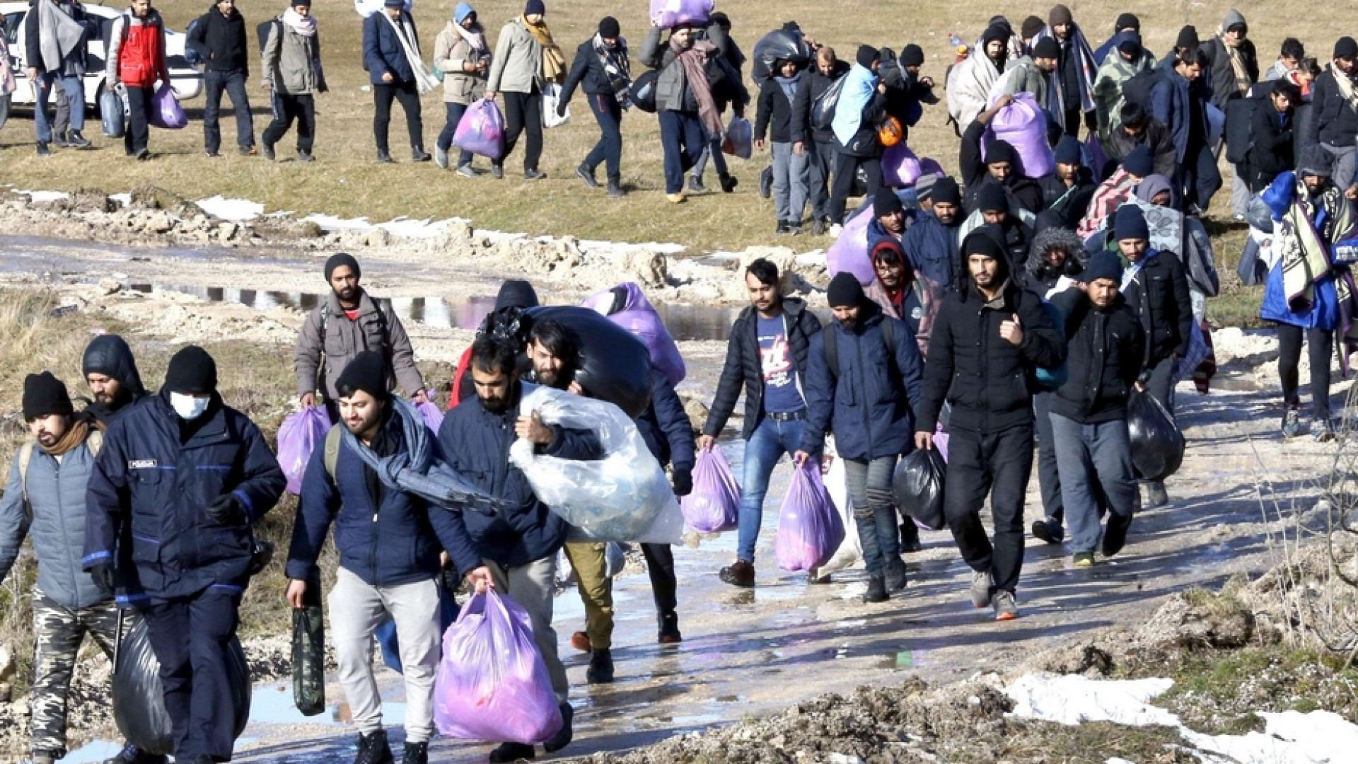 Immagine di Profughi al gelo in Bosnia, Caritas: catastrofe umanitaria