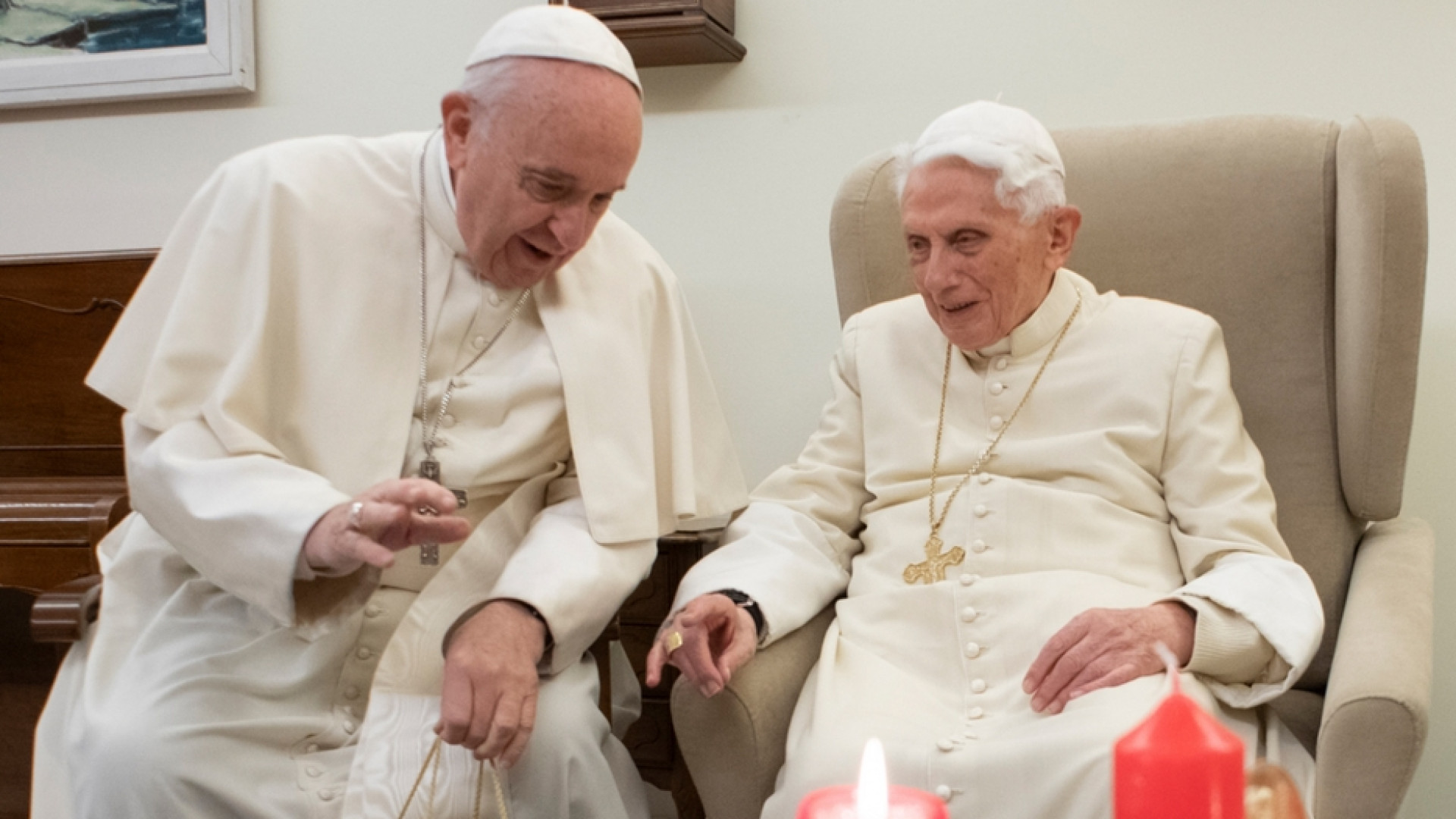 Immagine di Campagna anticovid in Vaticano, vaccinati papa Francesco e l'emerito Benedetto