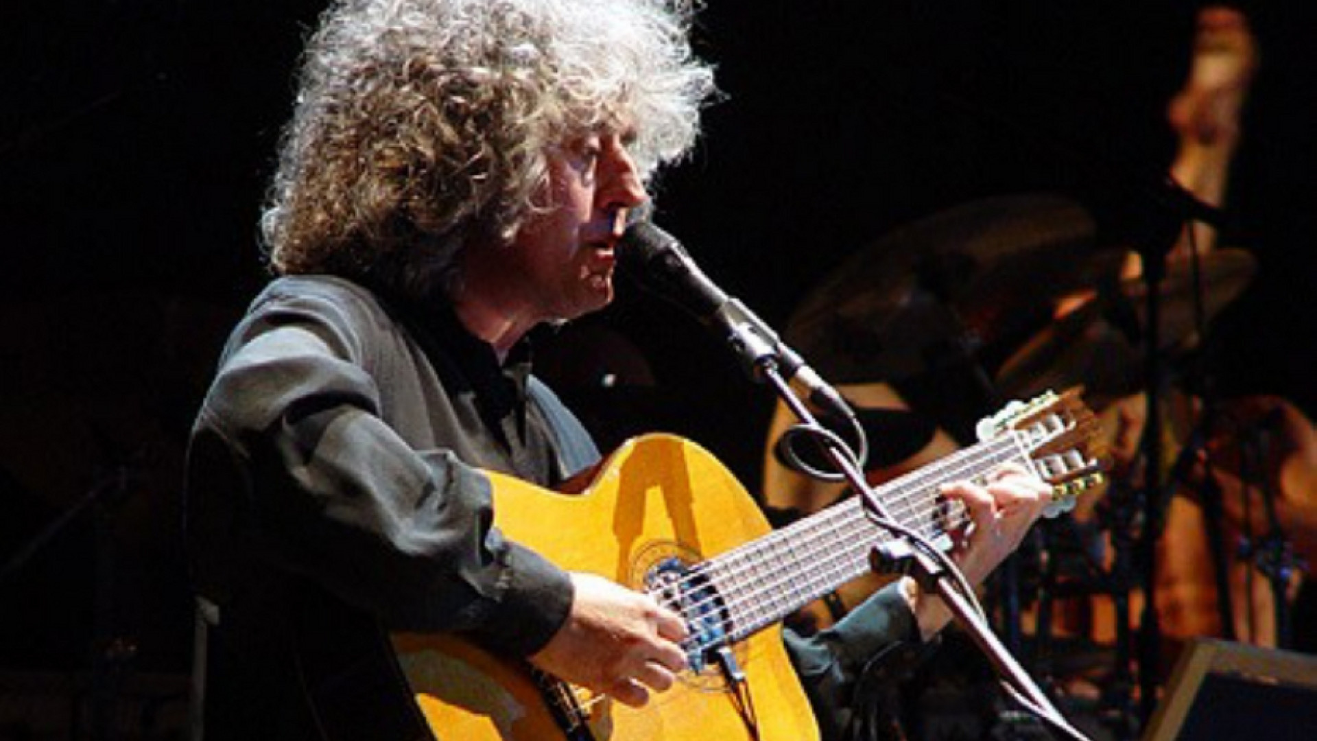 Immagine di Branduardi: «Ero caduto nel silenzio. Con un “Kyrie” sono tornato alla musica»