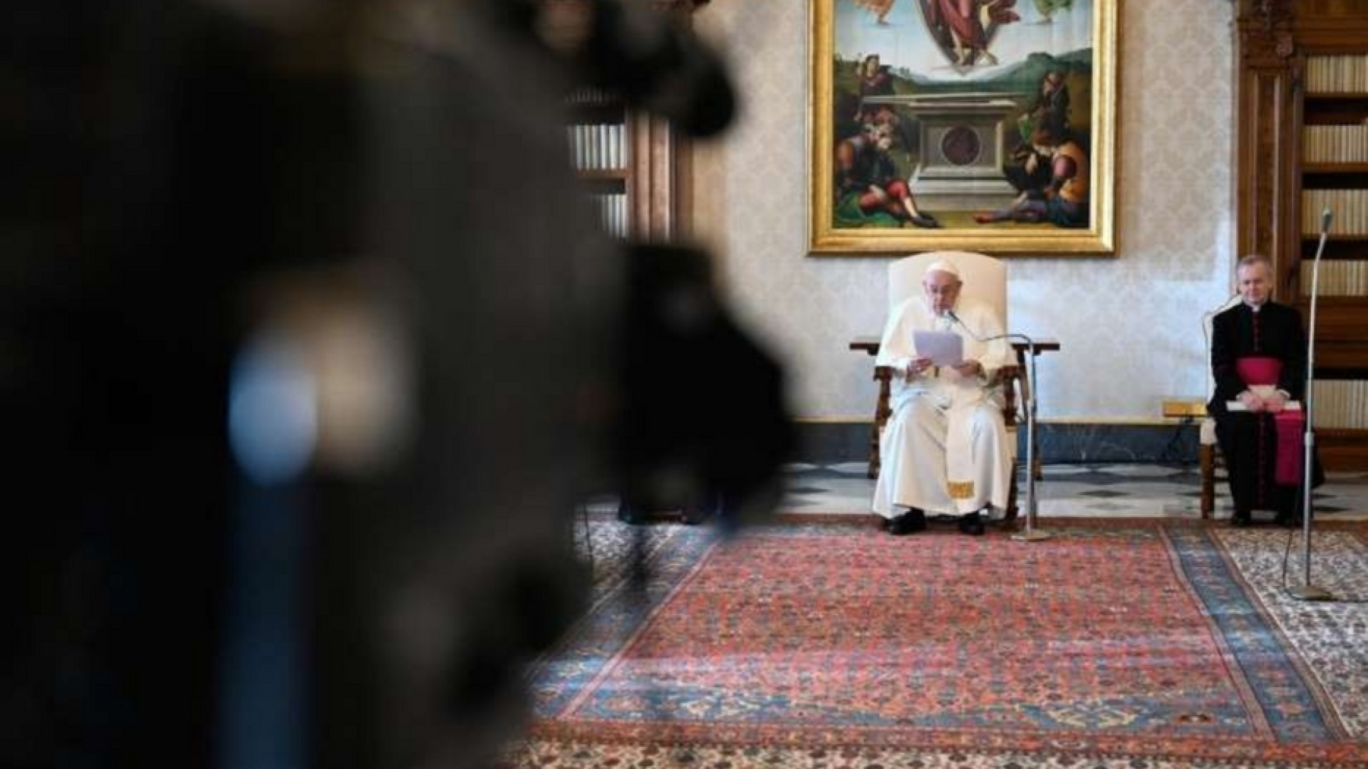Immagine di Papa Francesco: la soluzione alle divisioni non è opporsi a qualcuno