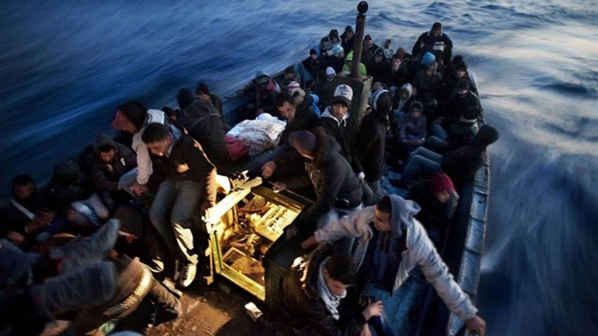 Immagine di Barca capovolta, almeno 43 morti annegati