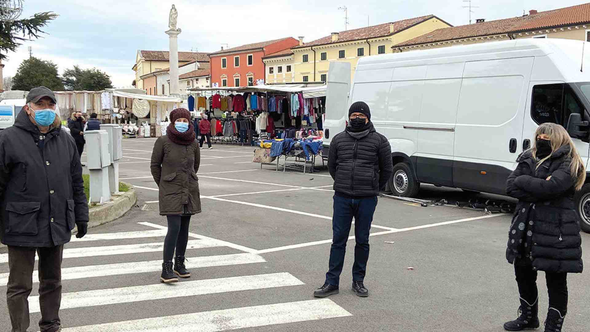 Immagine di Zevio. Mercati di piazza: «Così chiudiamo i banchi»