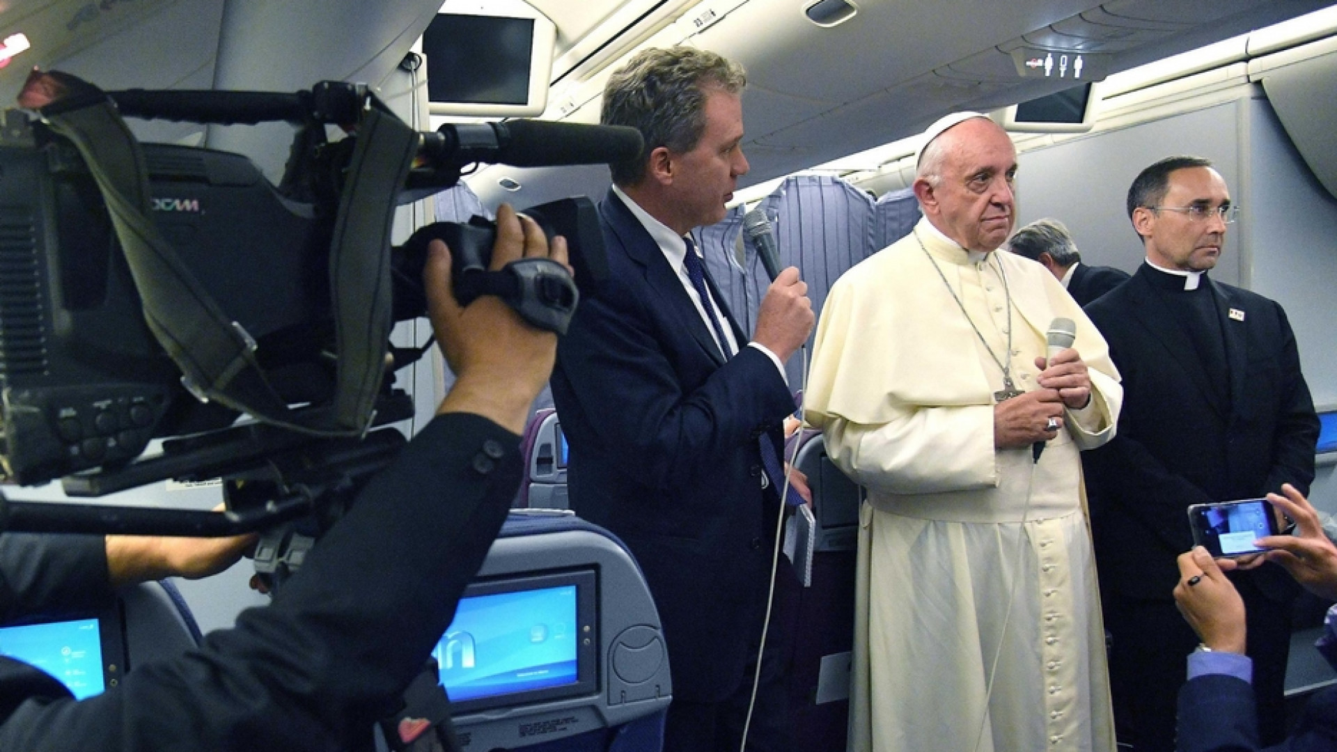 Immagine di Il Papa: giornalisti, consumate la suola delle scarpe