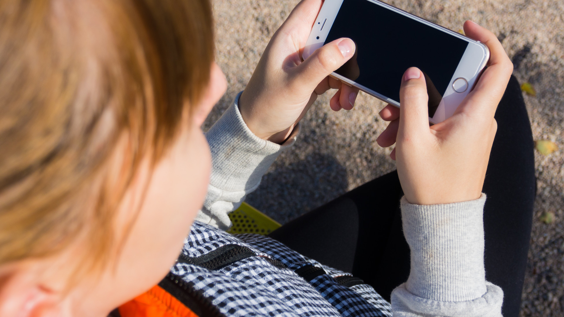 Immagine di Perché ai bambini sotto i 12 anni non andrebbe dato uno smartphone
