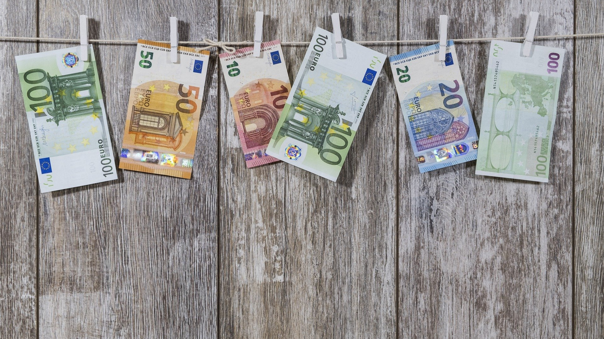 Immagine di Gli europei sono tornati a mettere i soldi sotto il materasso