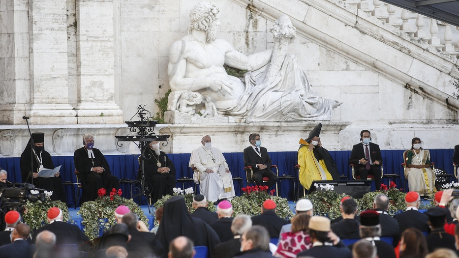 Immagine di Riscoprire l'umano, scoperta del sacro