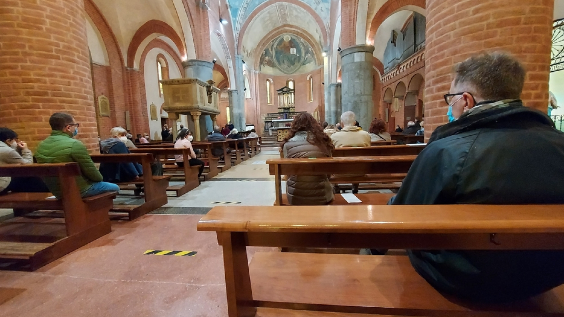 Immagine di Lo scambio della pace ora si farà guardandosi negli occhi