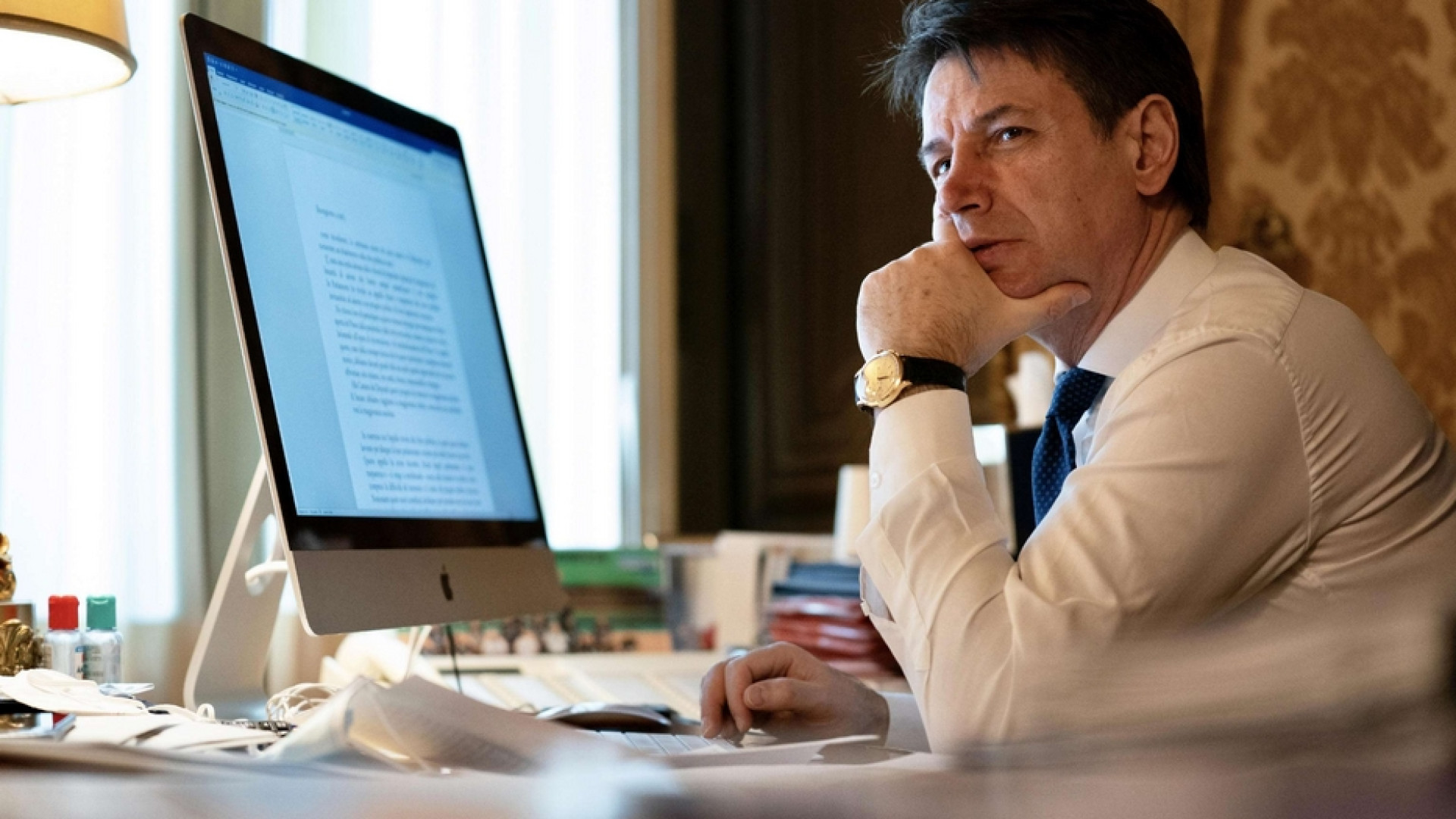 Immagine di Conte e Renzi, ultima chiamata per il disgelo. M5s in fibrillazione