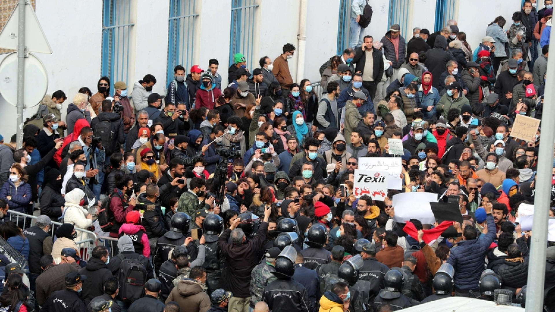 Immagine di La Tunisia ripiomba nella rivoluzione: fame e governo i bersagli della piazza