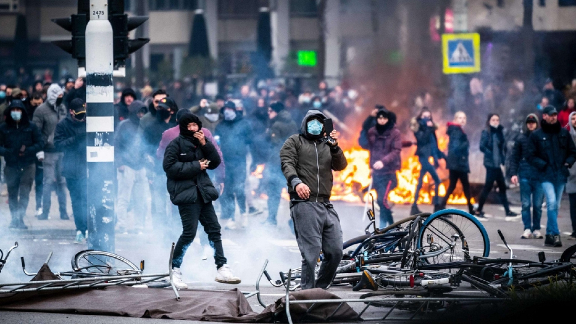 Immagine di Olanda, quarta notte di proteste contro il coprifuoco: 180 arresti
