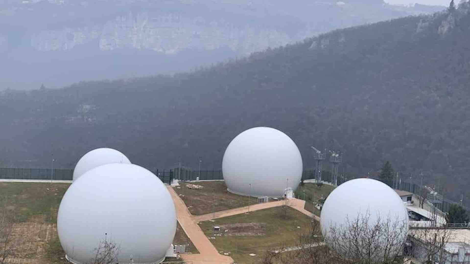 Immagine di A Lughezzano tra i “palloni” della Nato e la prima Lessinia di pietra e di boschi