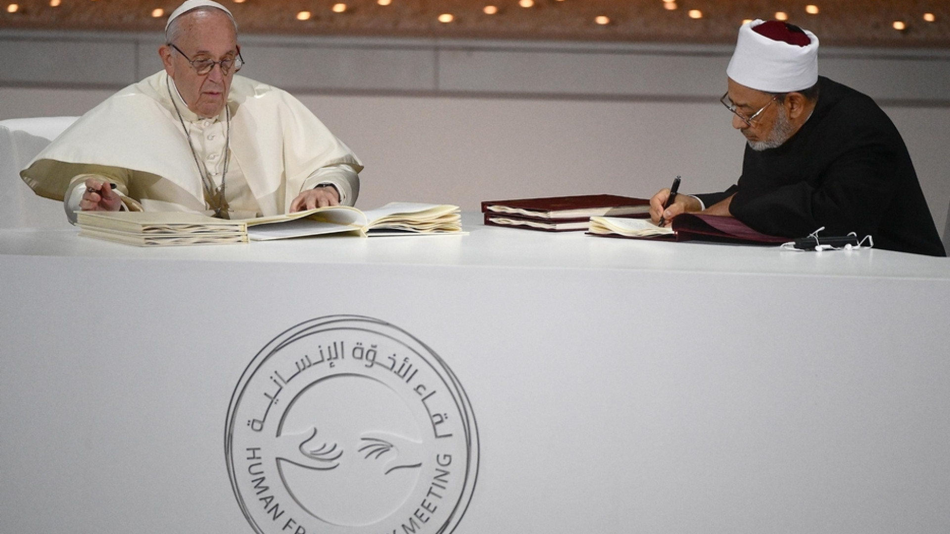 Immagine di A Latifa Ibn Ziaten e Antonio Guterres il premio per la Fratellanza umana