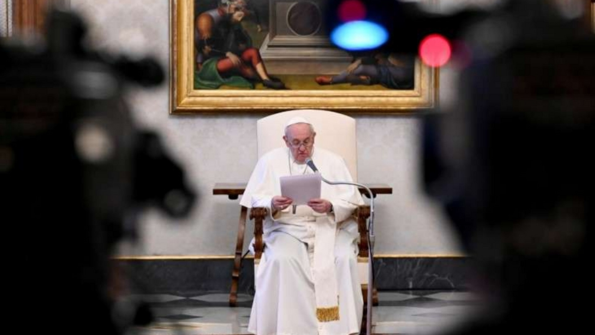 Immagine di Il Papa: "Con la liturgia preghi con Cristo accanto a te"