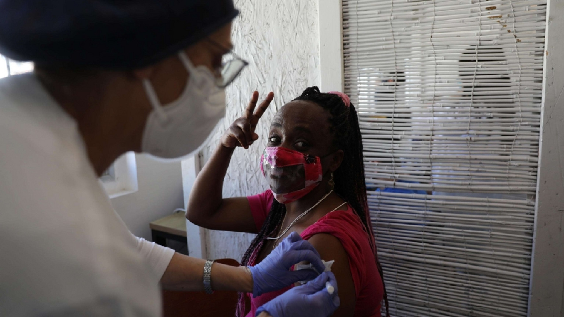 Immagine di Tel Aviv inizia a vaccinare i migranti