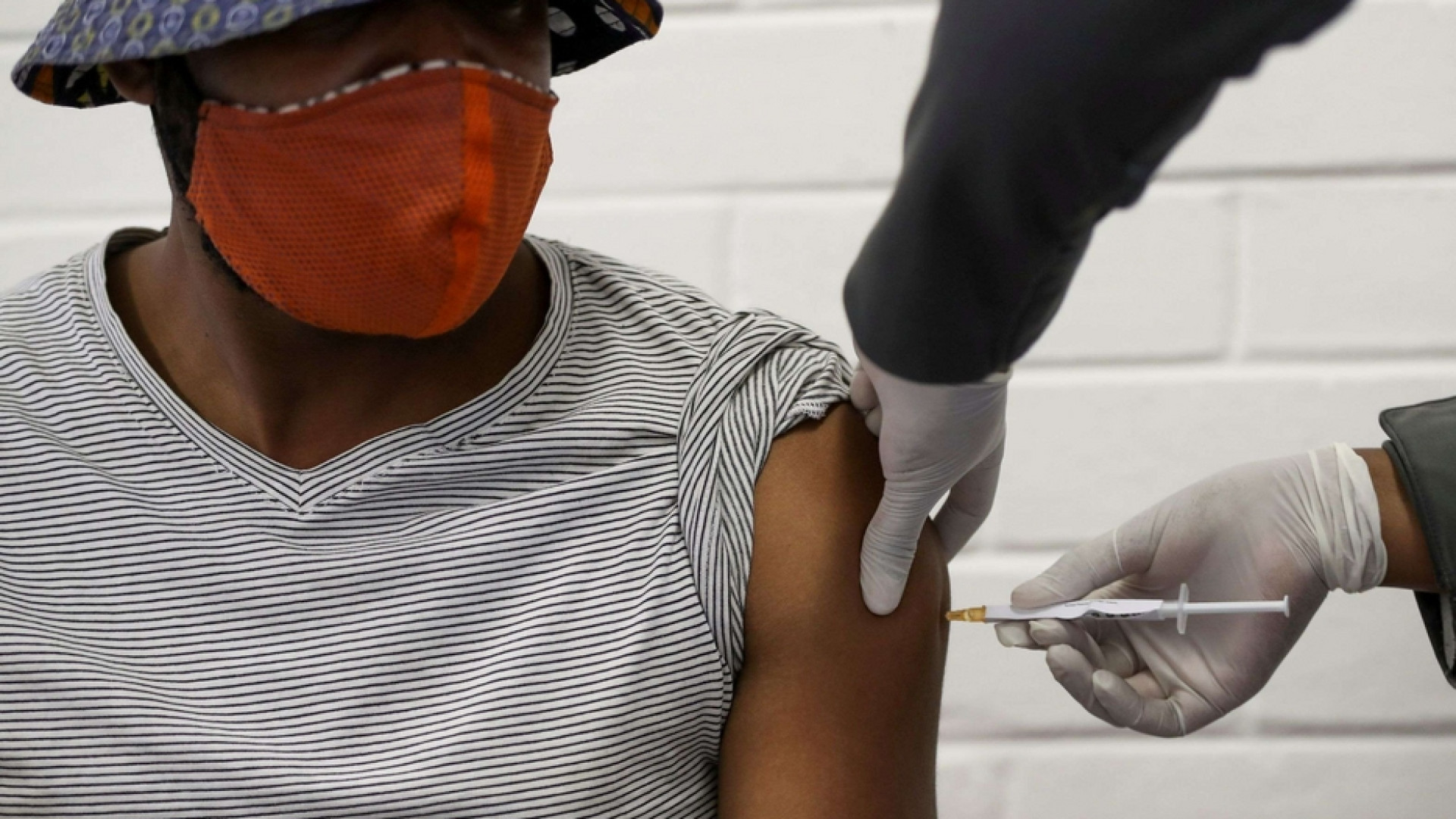 Immagine di 130 Paesi senza vaccini. E la Ue ferma gli acquisti paralleli