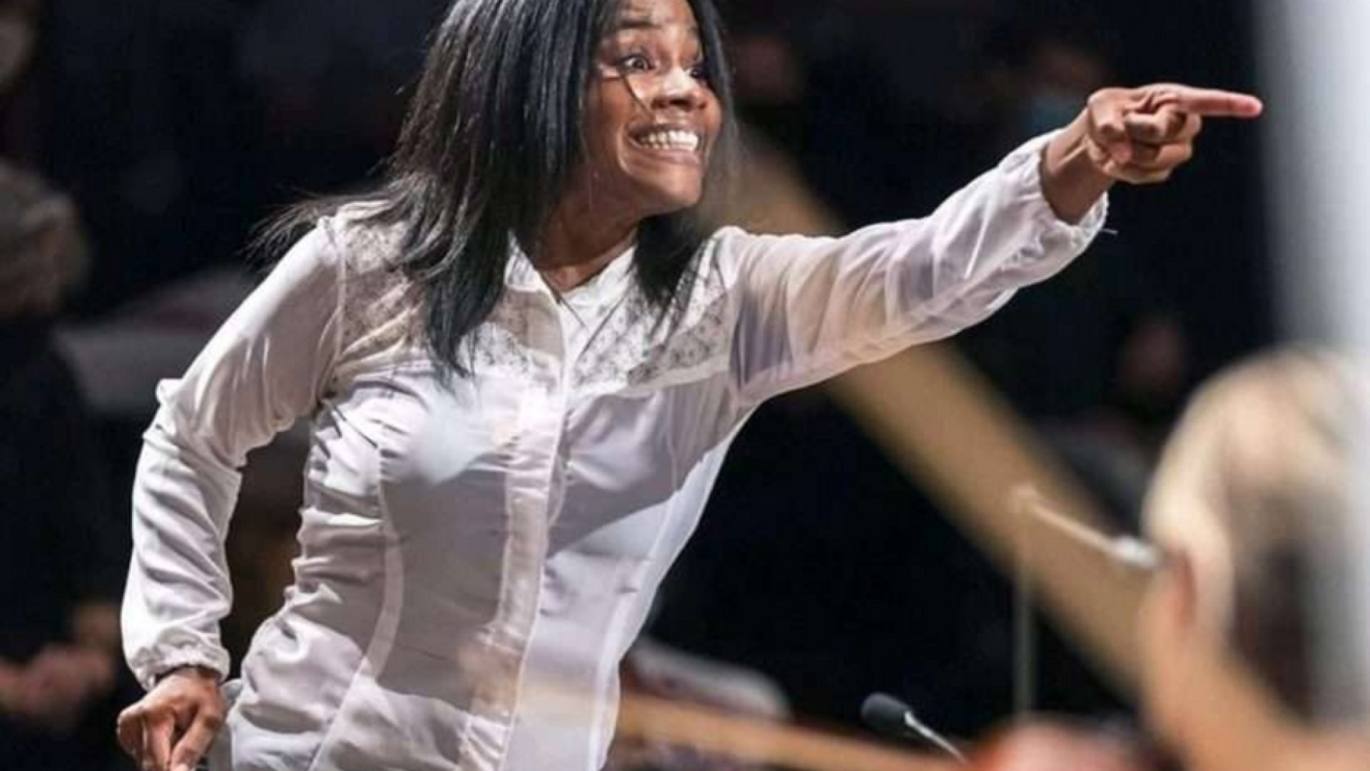 Immagine di La favola di Glass, così Parigi accoglie la prima "maestra" nera