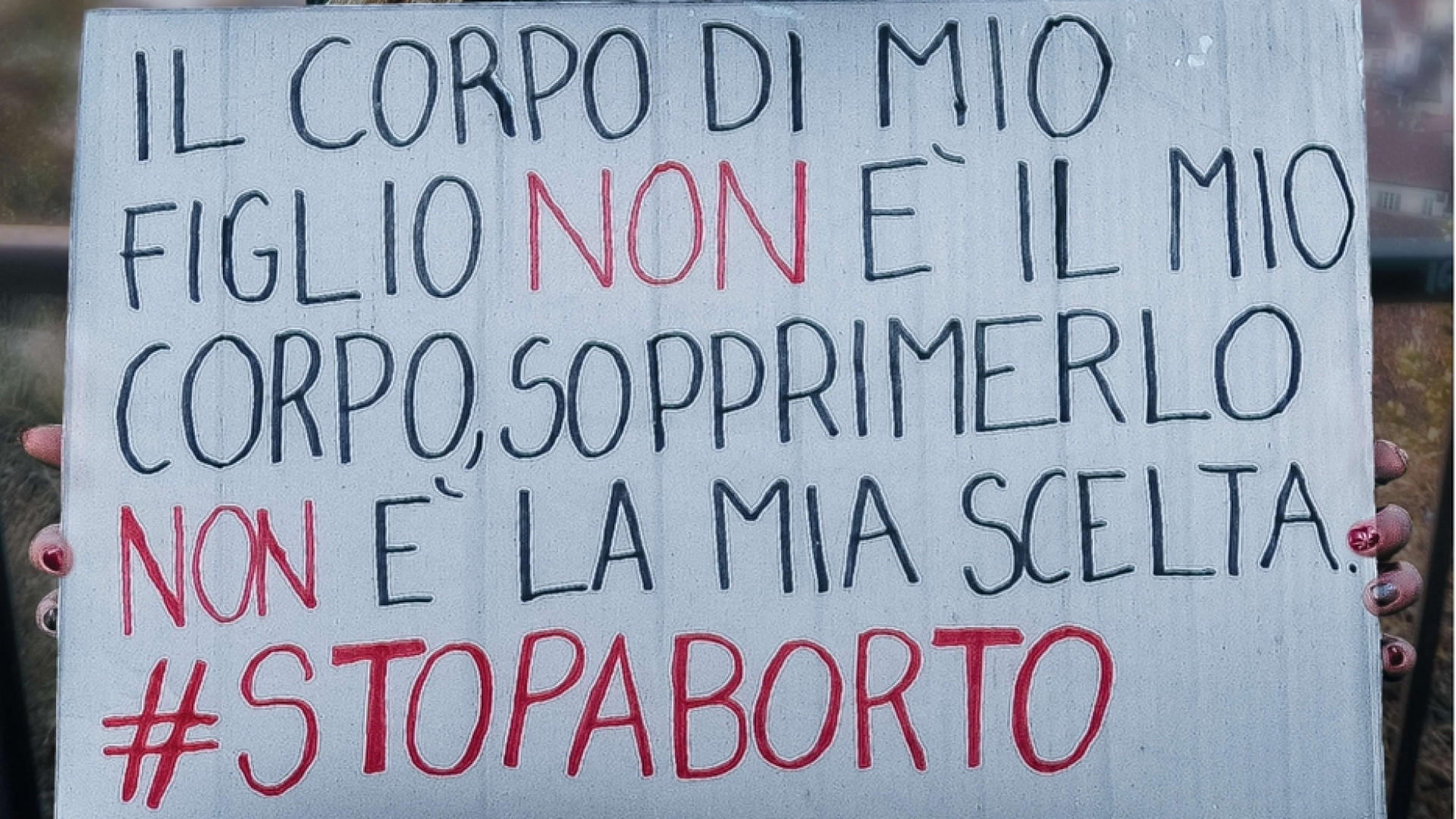 Immagine di L'aborto e quel manifesto offuscato a Reggio Calabria
