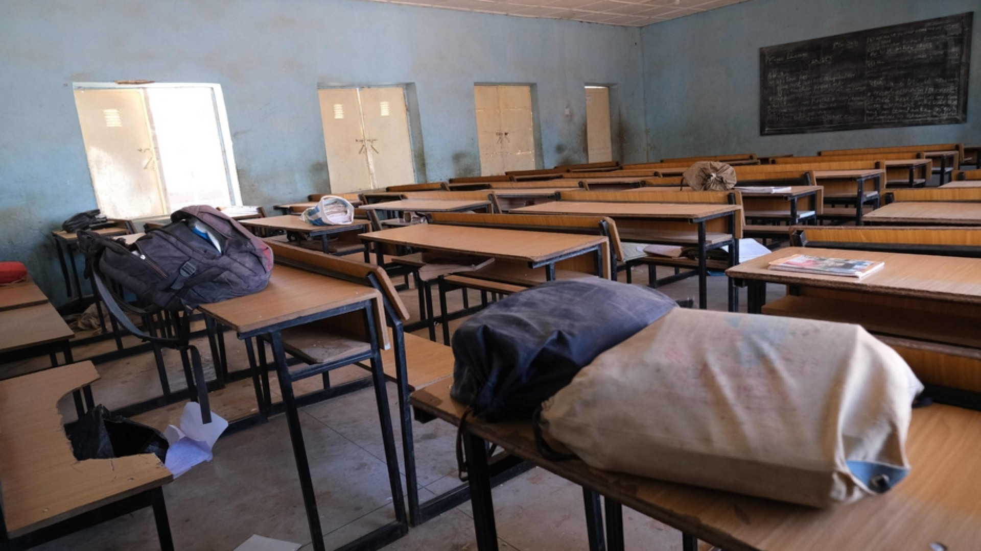 Immagine di Assalto al college, 42 rapiti tra cui 27 studenti. Un ragazzo ucciso