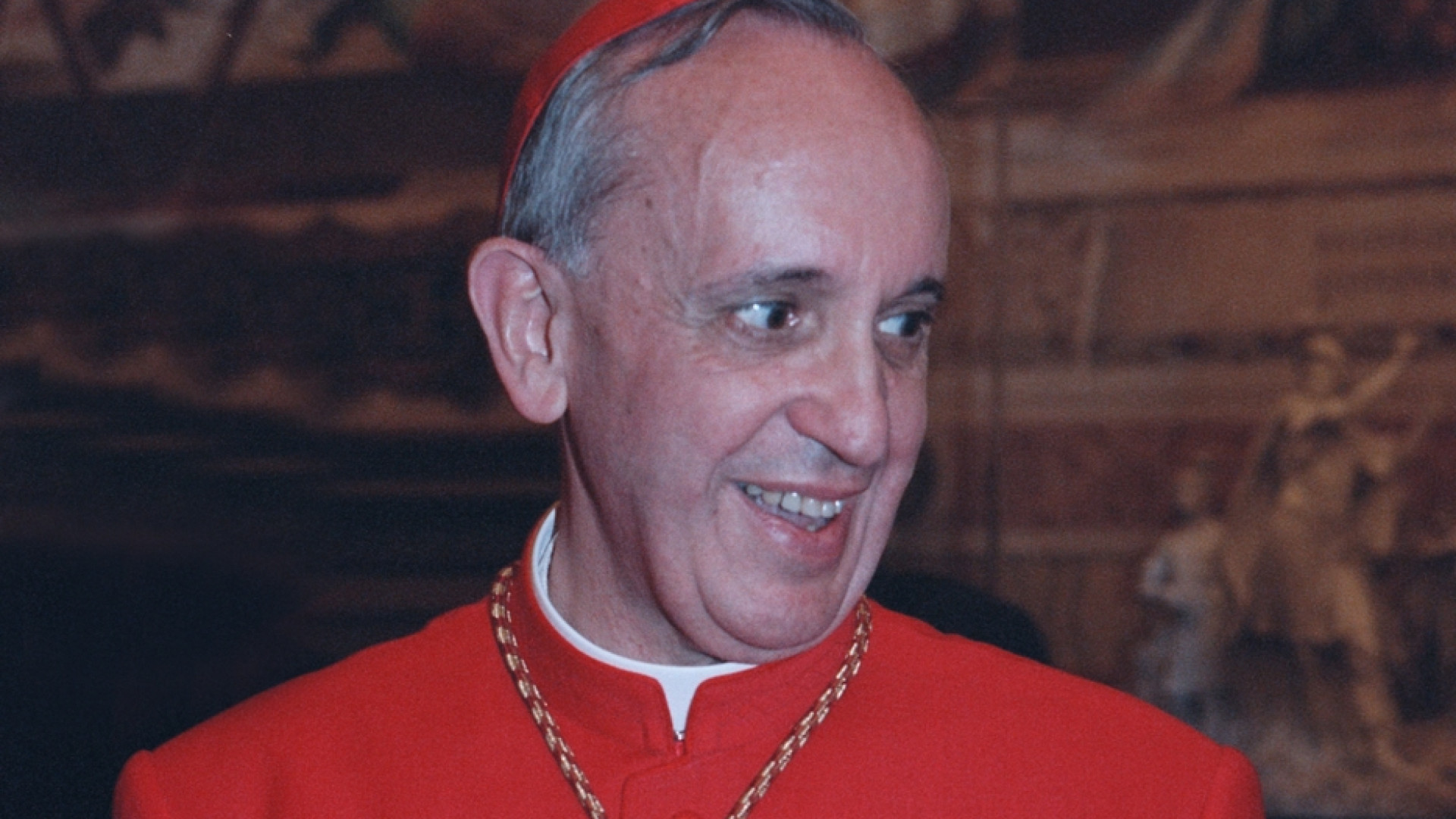 Immagine di 20 anni fa Giovanni Paolo II impose la berretta cardinalizia a Bergoglio