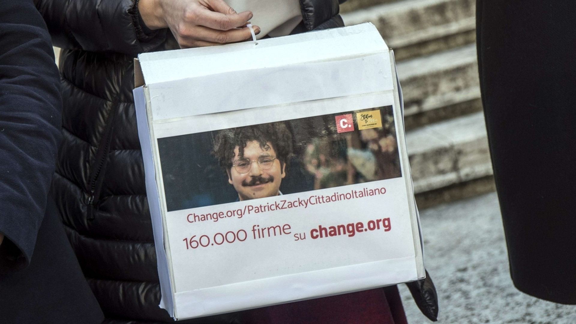 Immagine di Le 160mila firme per la cittadinanza onoraria a Zaki