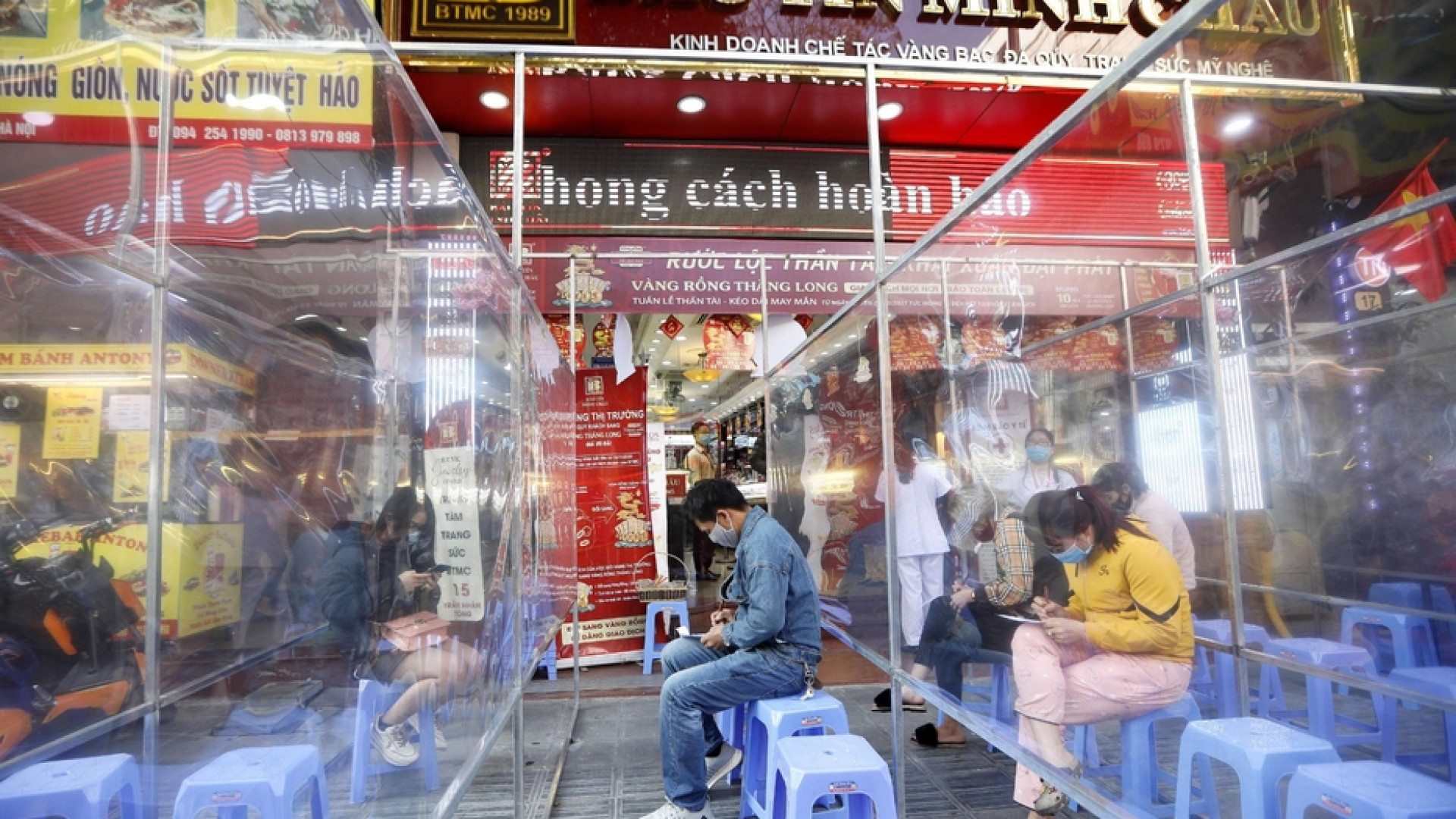 Immagine di Così il Vietnam ha battuto la pandemia. E l’economia è già tornata a «ruggire»