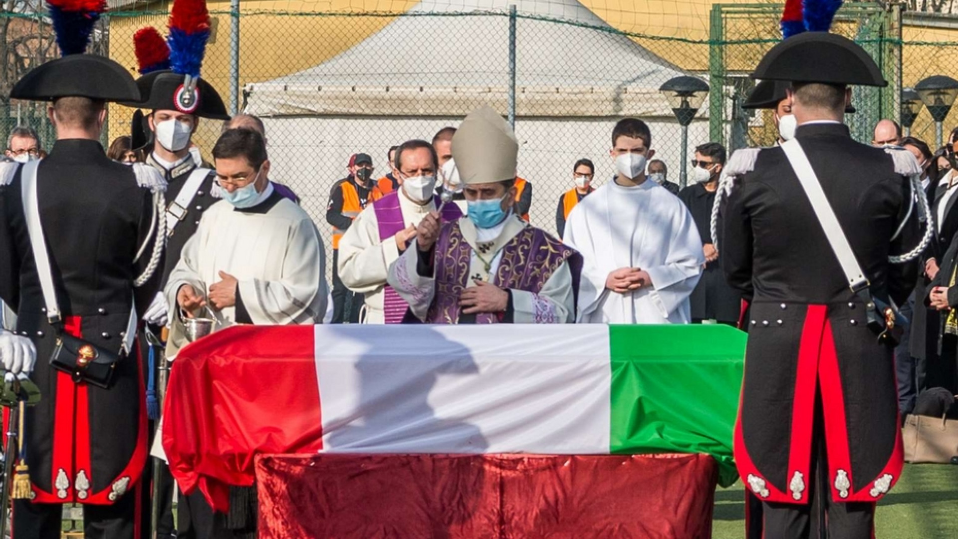 Immagine di Monsignor Delpini: «E Dio dirà: non piangere più, Luca» / L'omelia