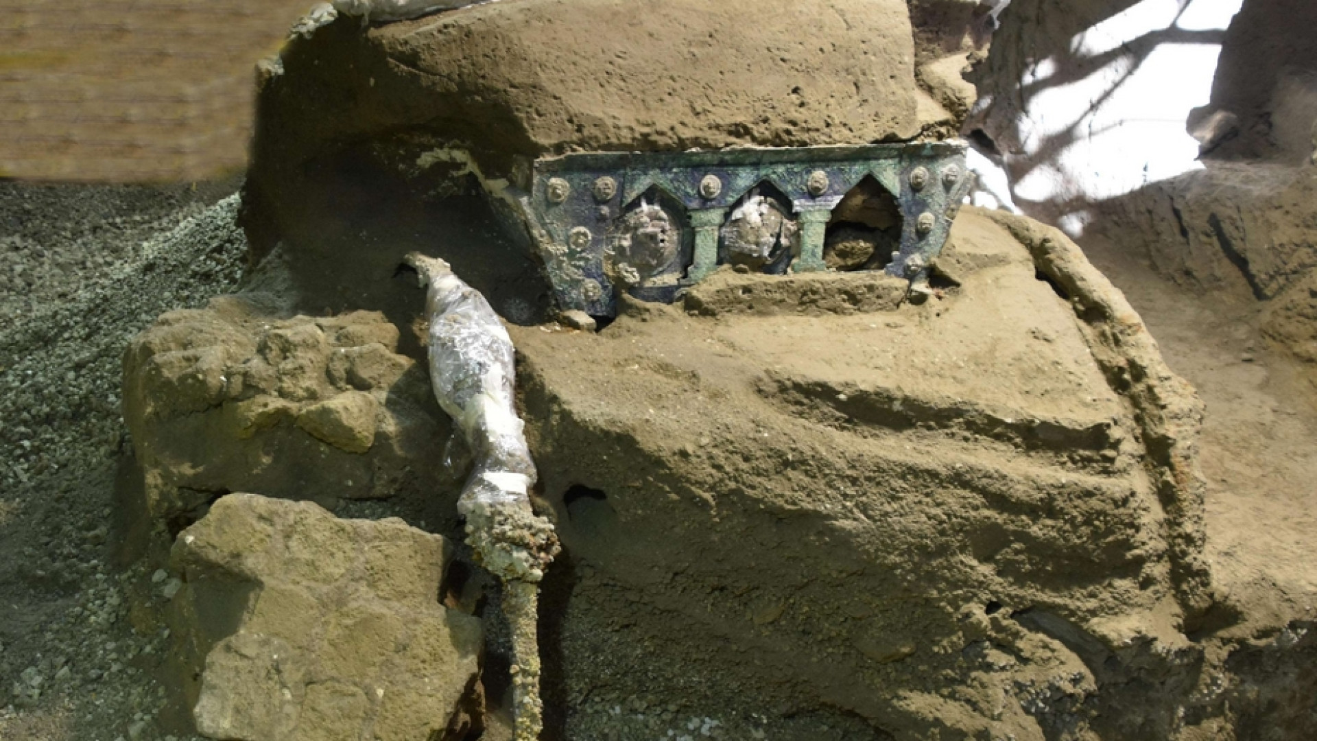 Immagine di Pompei: scoperto intatto un grande carro cerimoniale, un caso unico