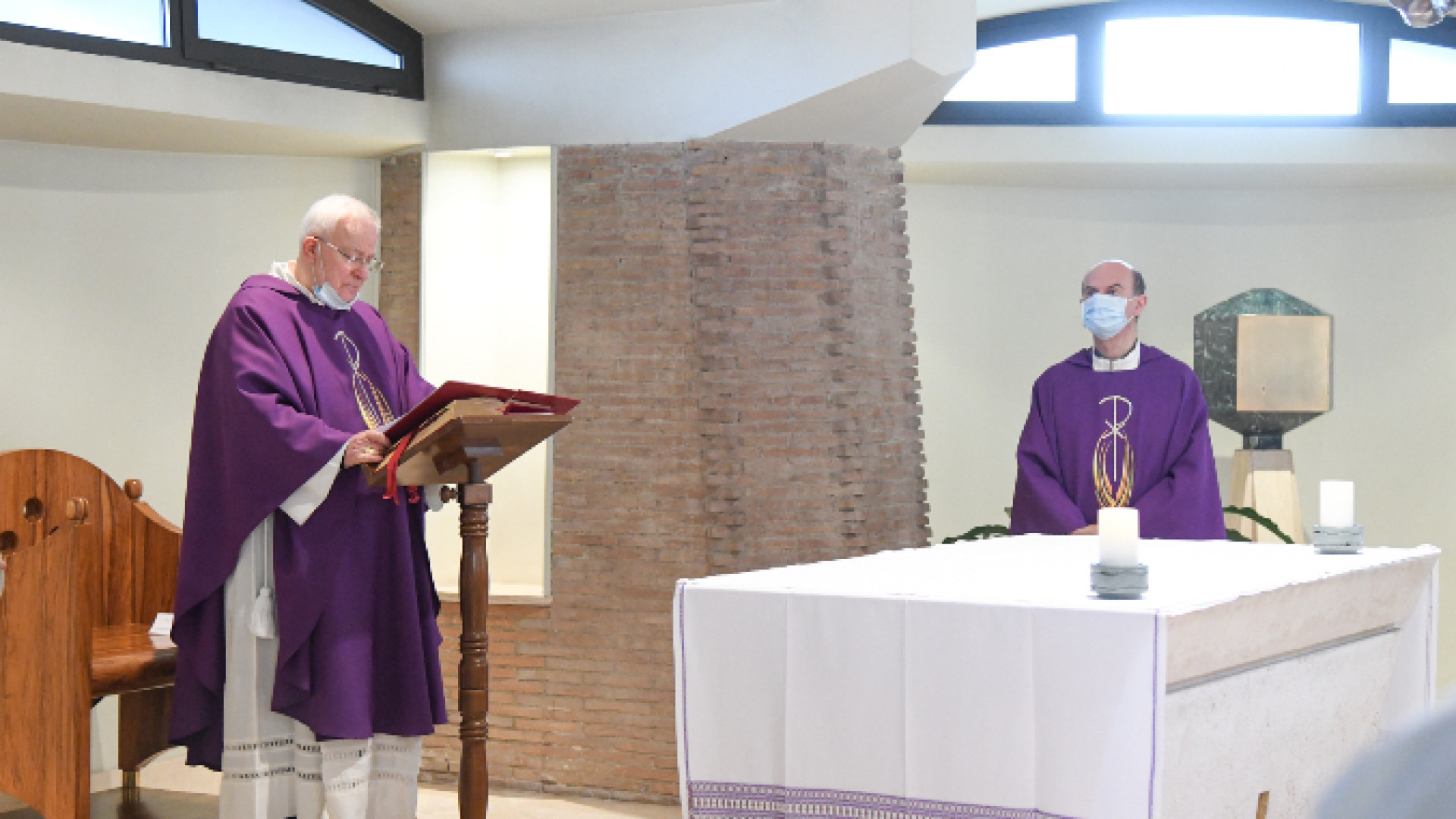 Immagine di Il cardinale Bassetti: "Non dimentichiamo le vittime del Covid"