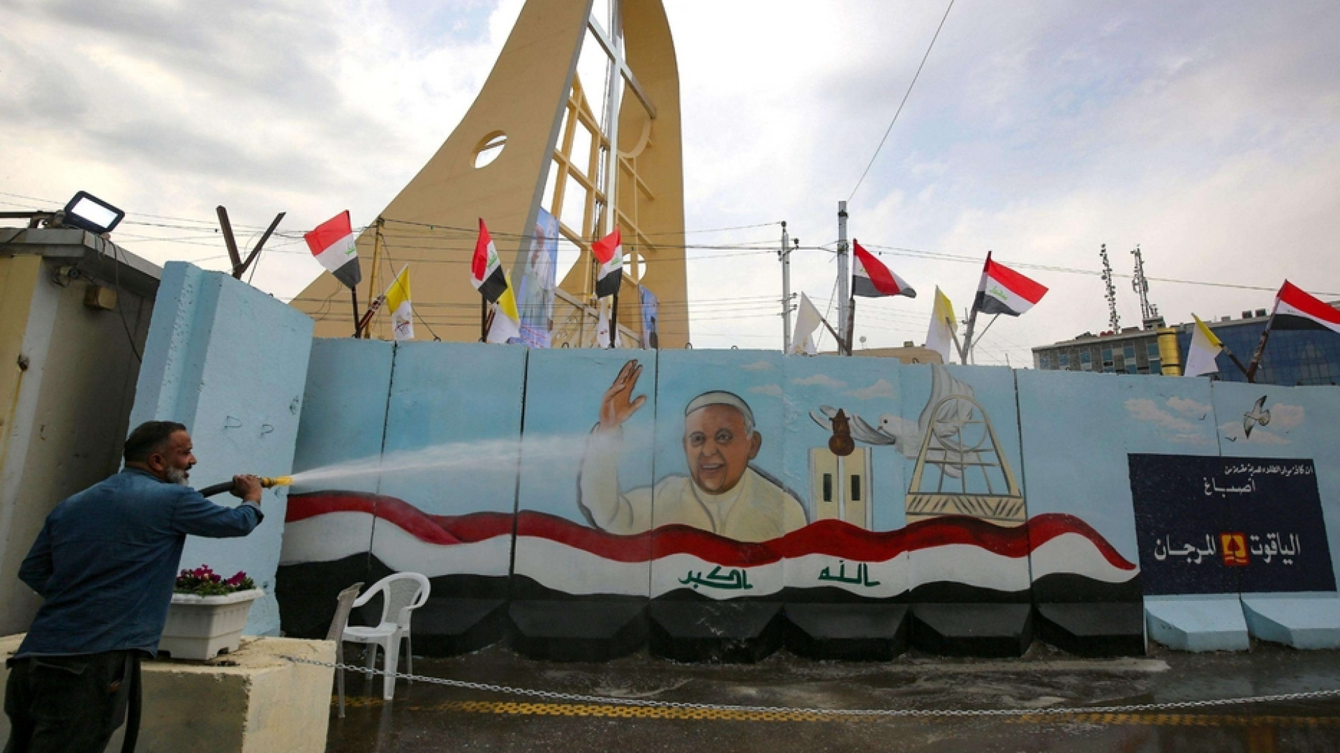 Immagine di Ecco i cristiani che attendono papa Francesco in Iraq. Un futuro da ricostruire