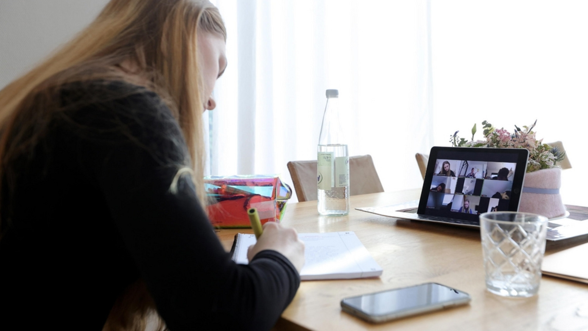 Immagine di Online prigionieri dell'istante. Va ritrovato il senso del tempo