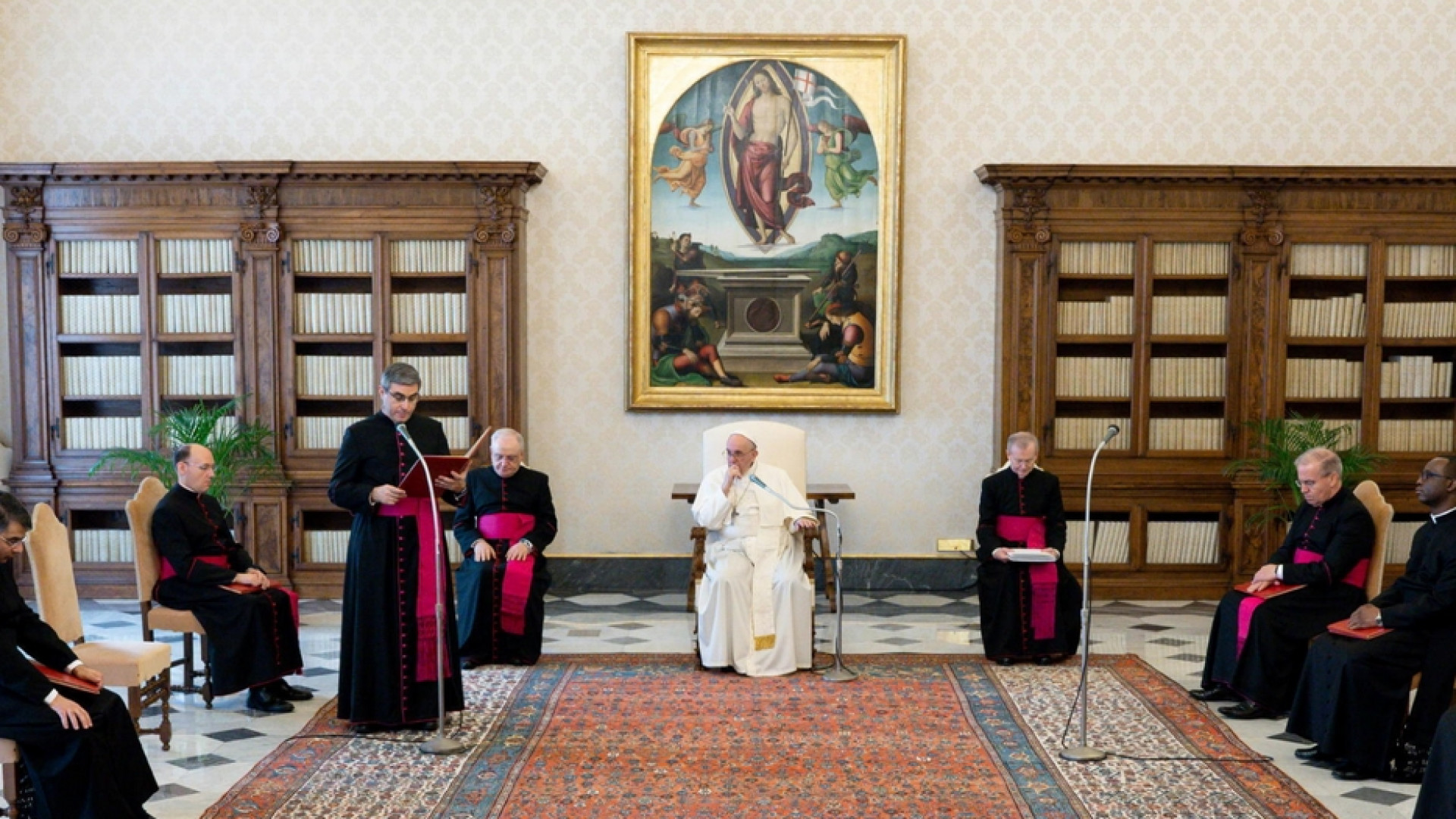 Immagine di Il Papa: «Chi vende le armi ai terroristi? Vorrei che qualcuno rispondesse»