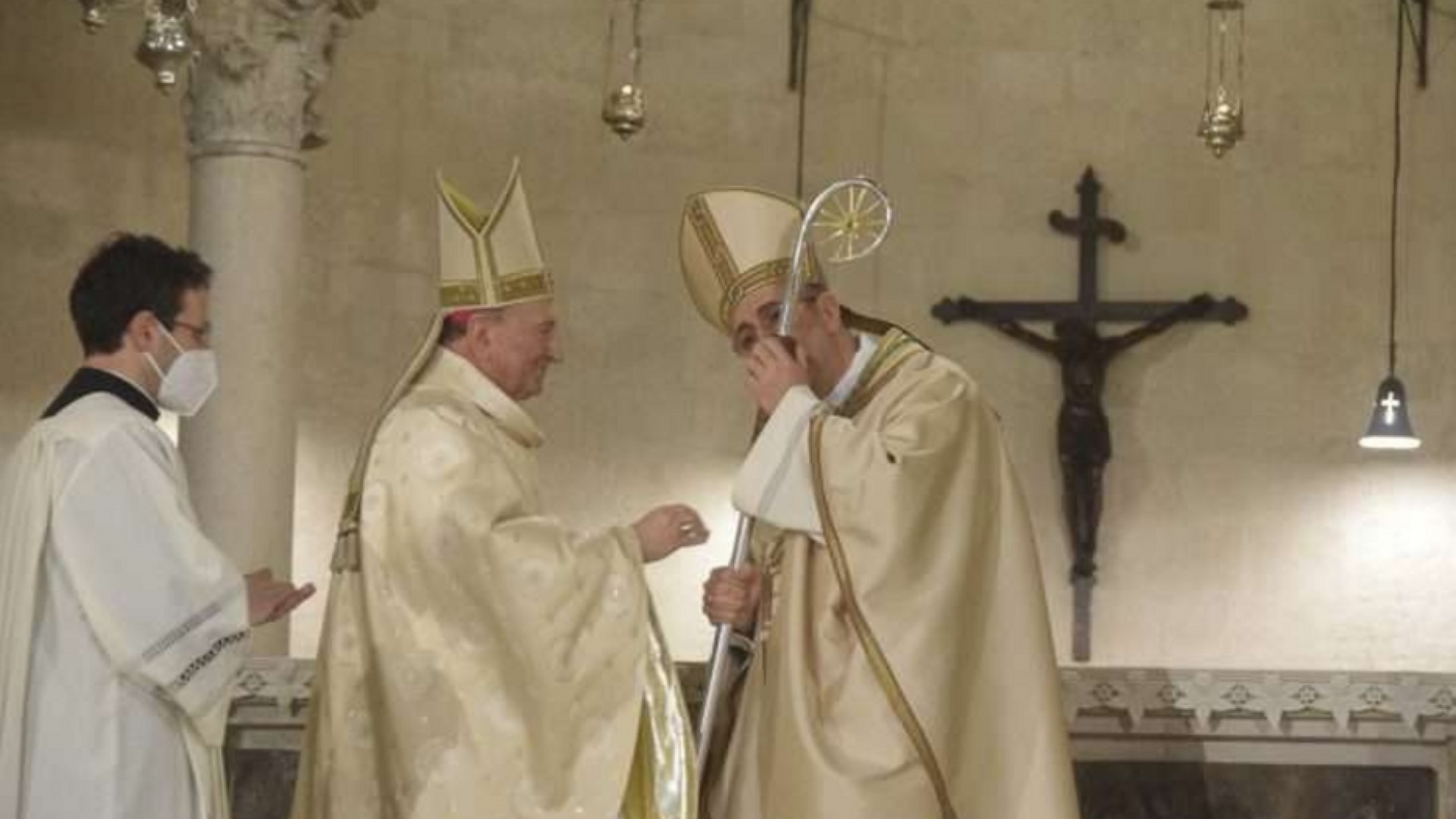Immagine di Covid, la preghiera per gli arcivescovi Cacucci e Satriano
