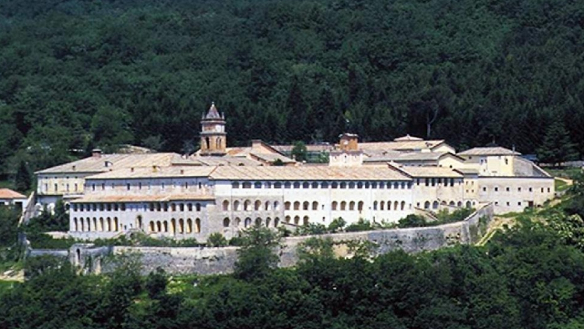 Immagine di I giudici «cacciano» i sovranisti di Bannon dalla Certosa di Trisulti