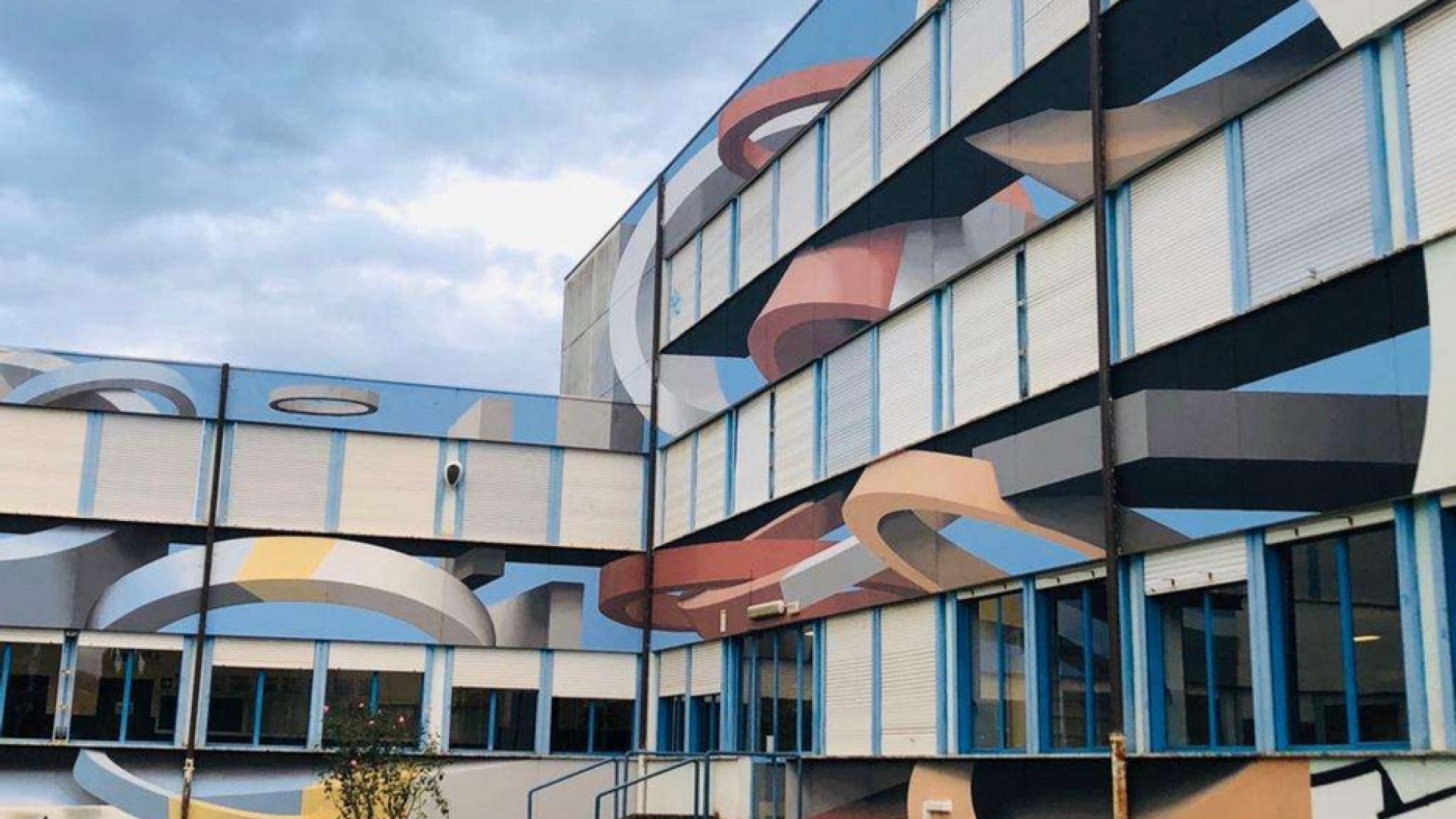 Immagine di Performer a luci rosse in cattedra al liceo, genitori in rivolta