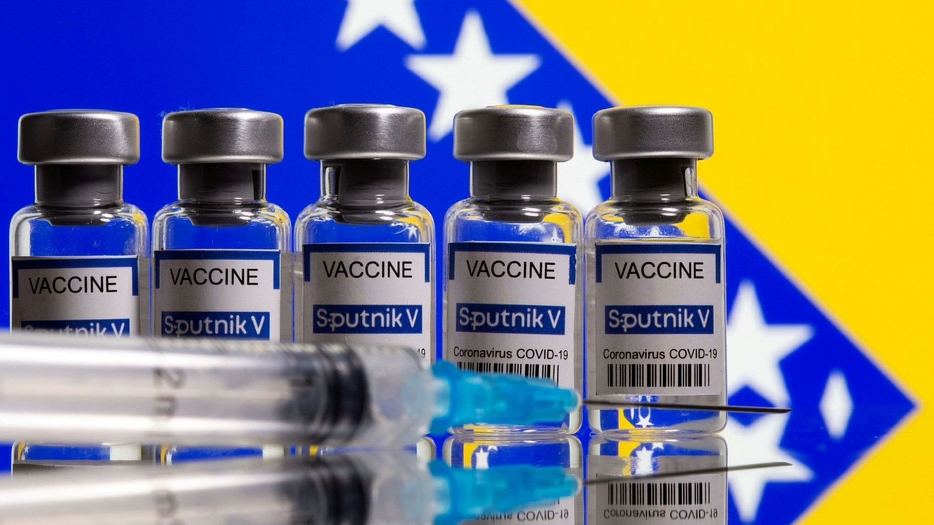 Immagine di Putin: «Martedì mi vaccino con Sputnik. In Europa falsità»