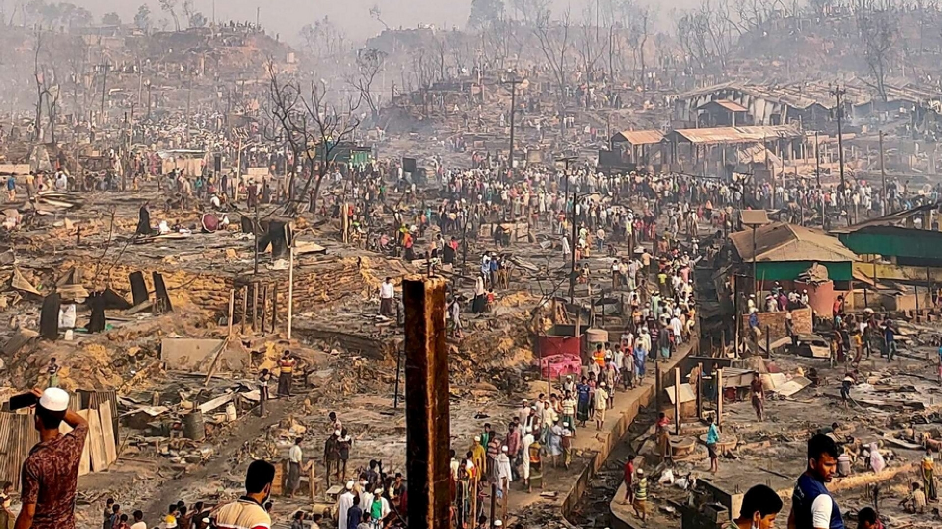 Immagine di In fiamme il campo profughi Rohingya: 15 morti e 400 dispersi