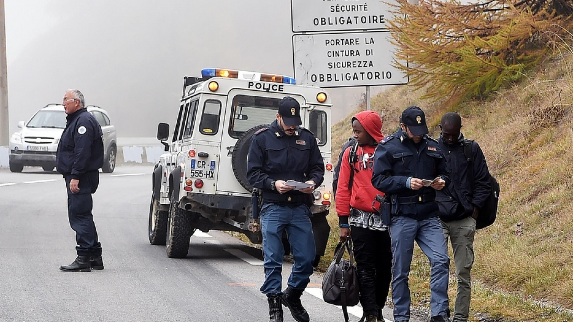 Immagine di Migranti respinti al Monginevro, dimessa la bambina